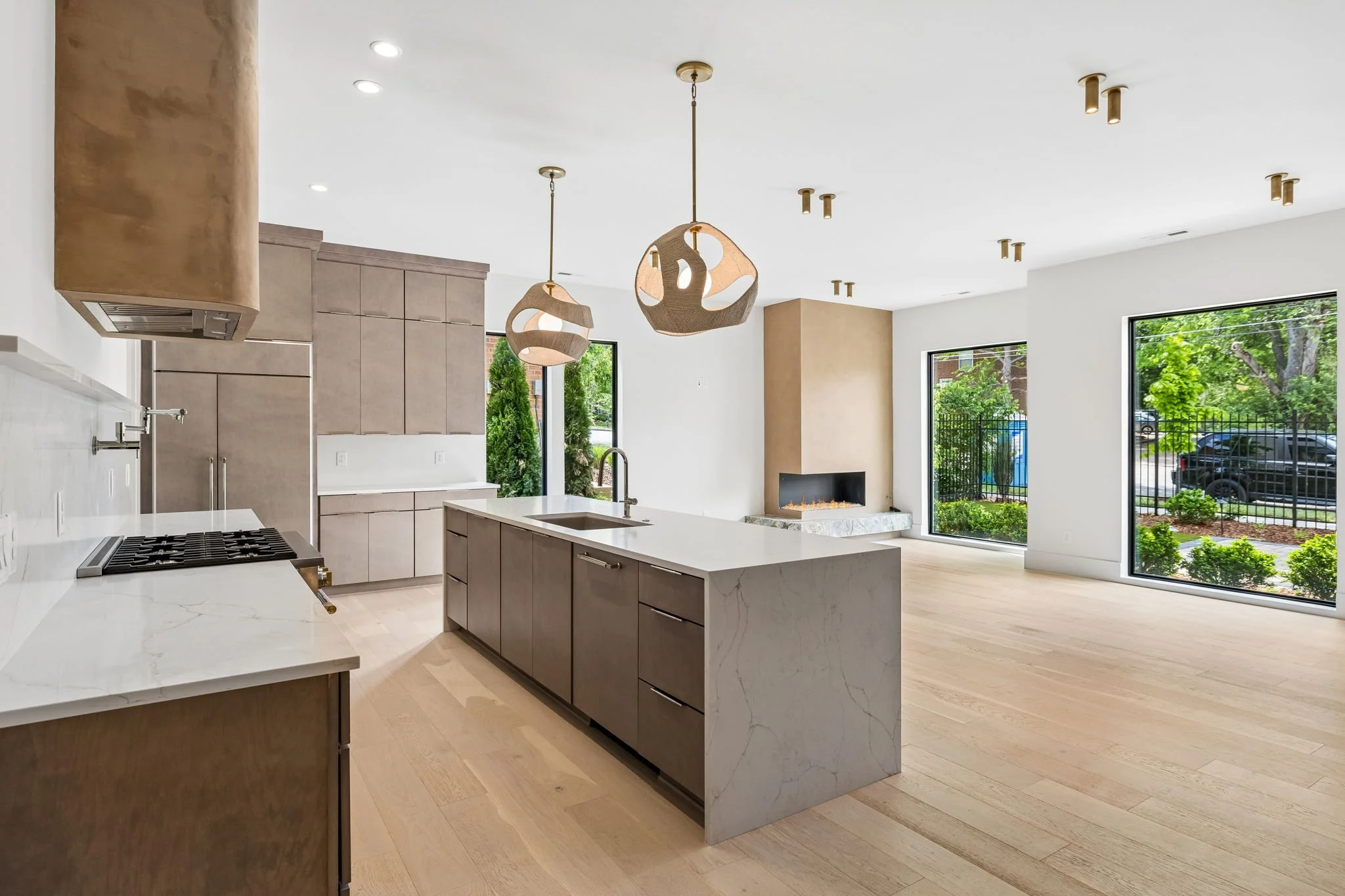 23-3137 Long Blvd Unit B - 023.jpg