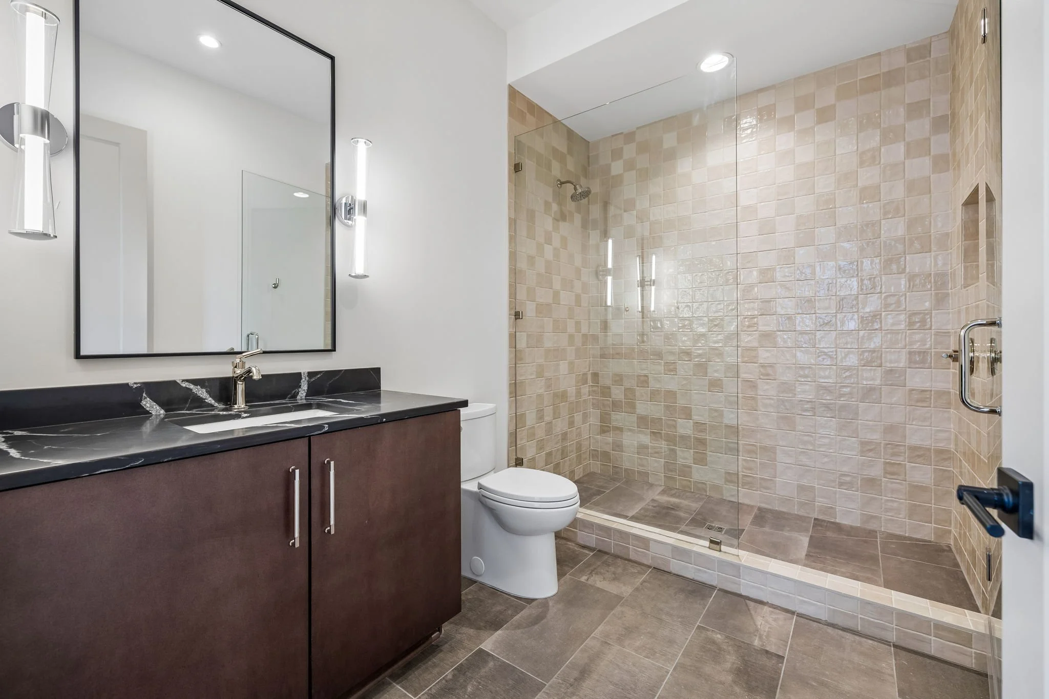 40-3137 Long Blvd Unit B - 040.JPG