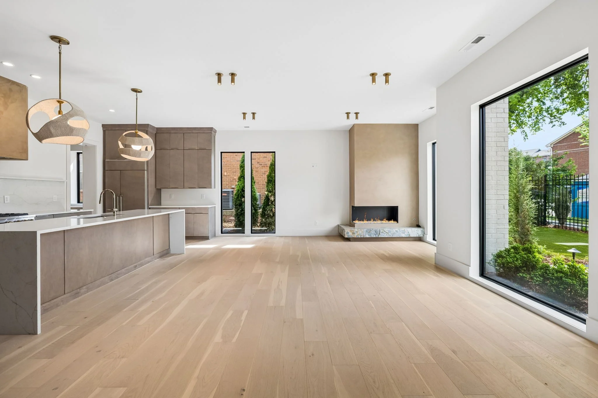 13-3137 Long Blvd Unit B - 013.jpg