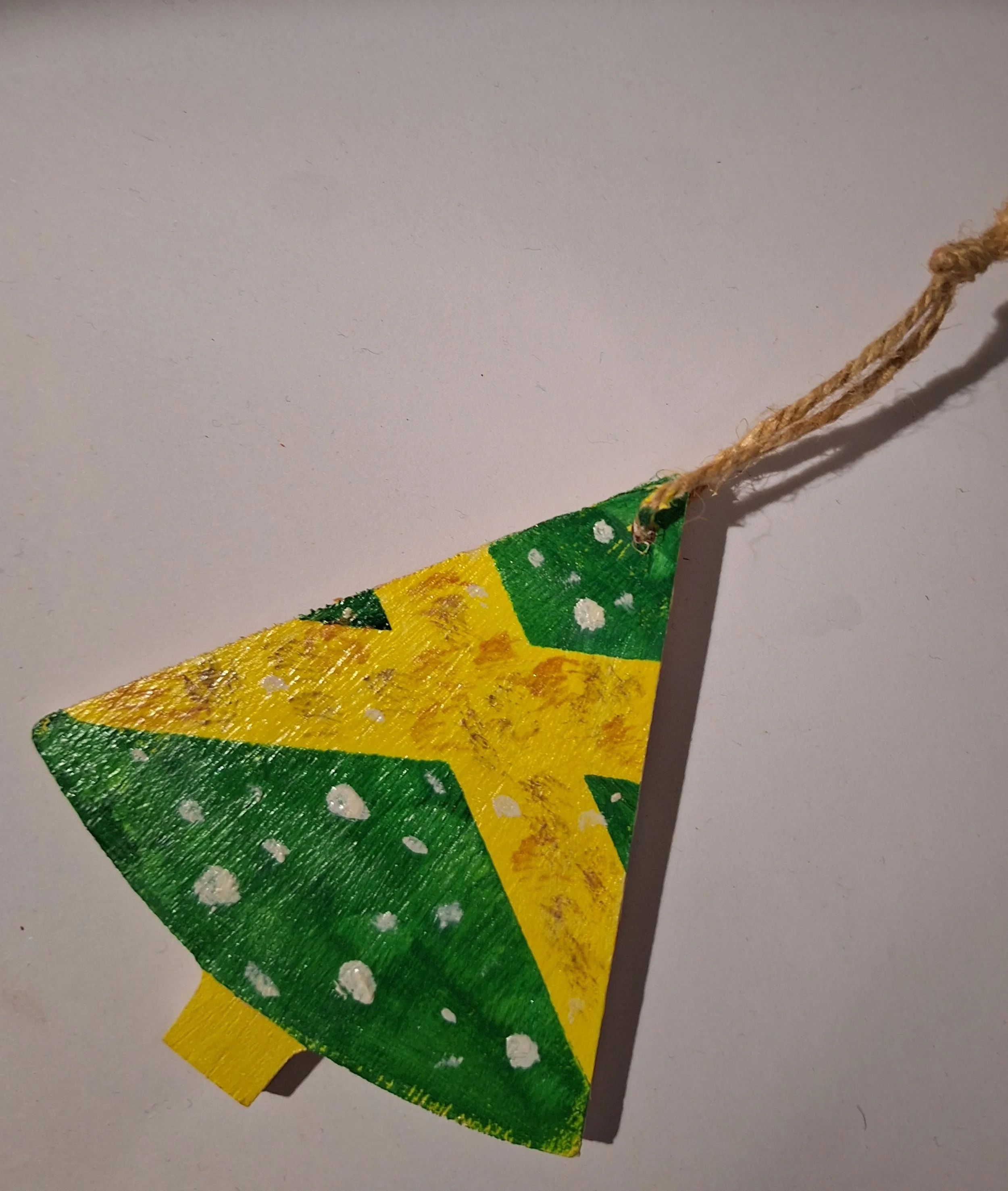 sapin en bois peint no1