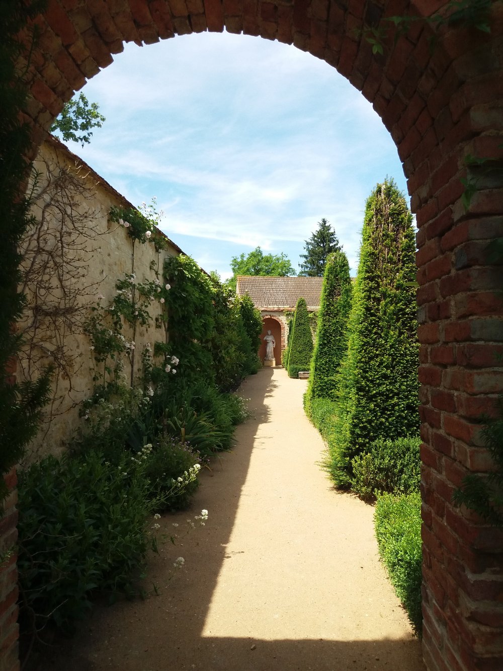 Jardins du château d’ainay le viei8l pascale coutoux.jpg