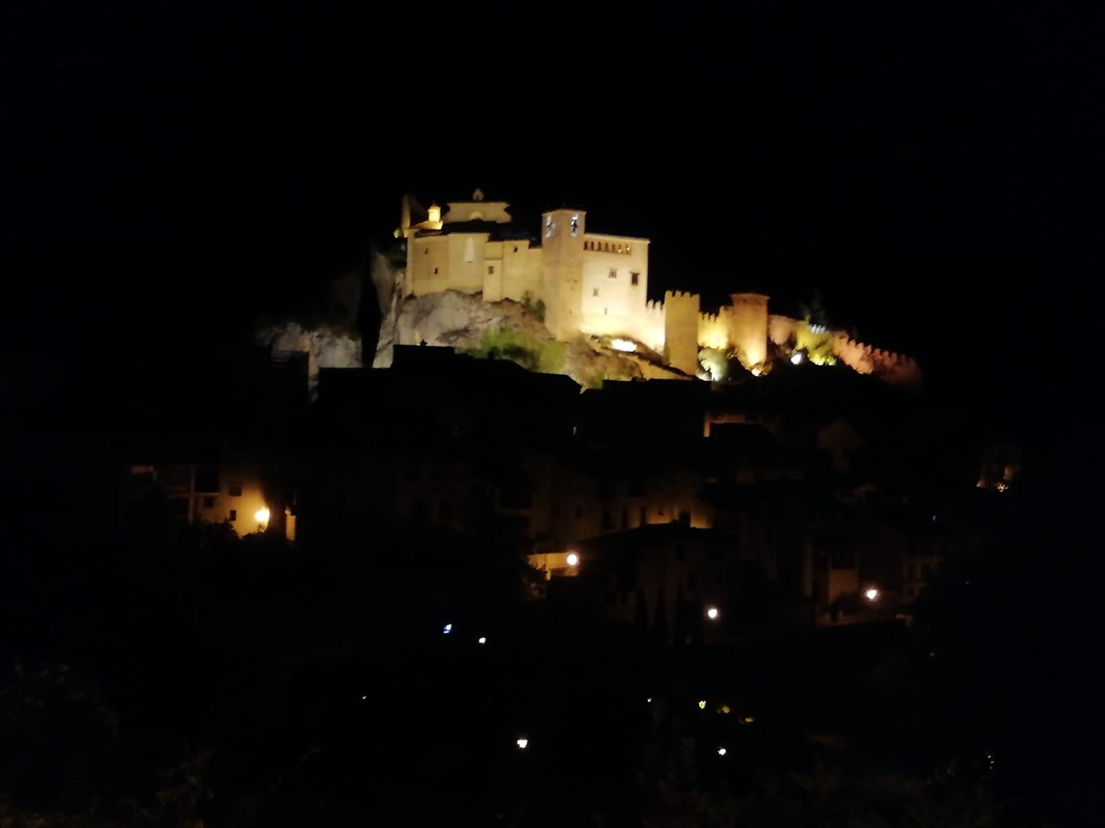 alquézar chateau illuminé 2emej.jpg