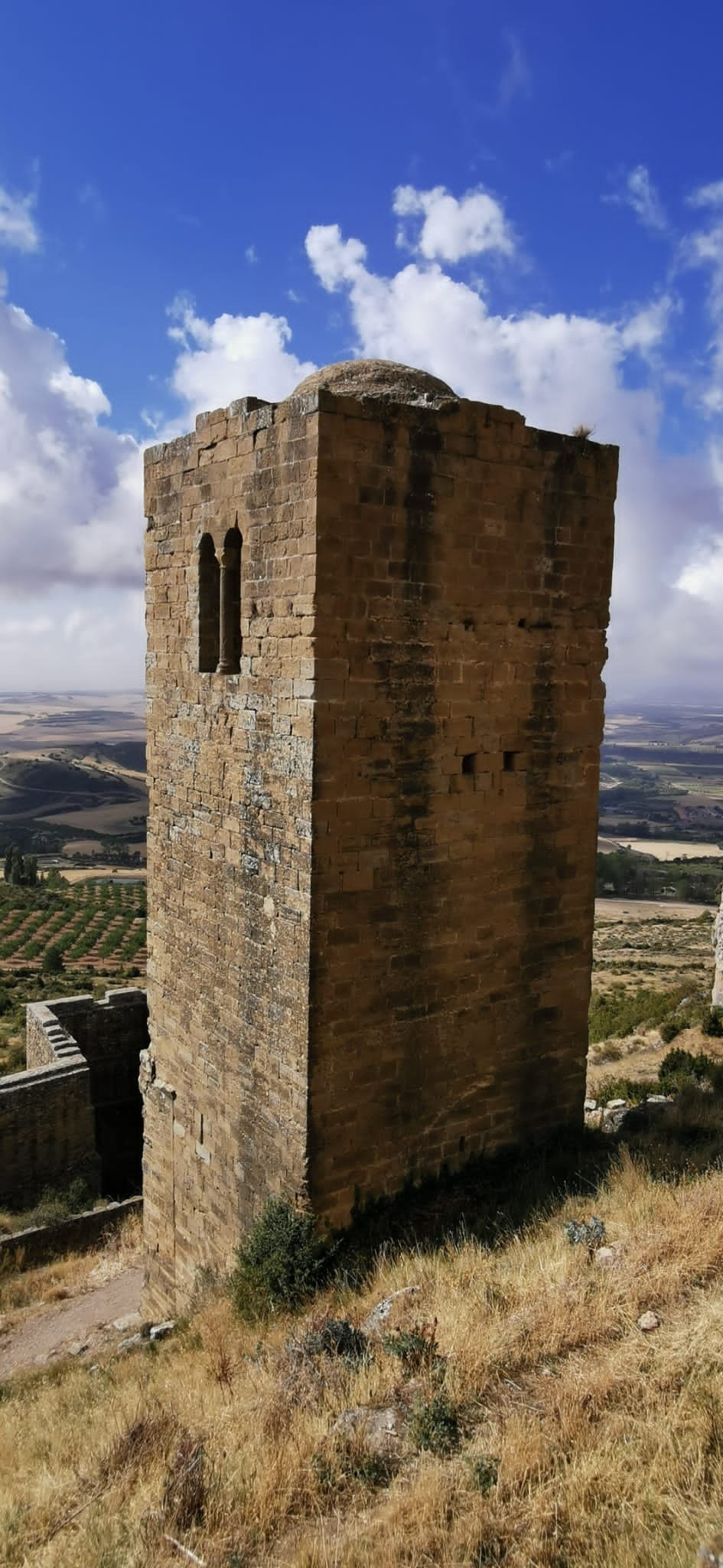 chateau de loarre tour de près couleurs j4.jpg