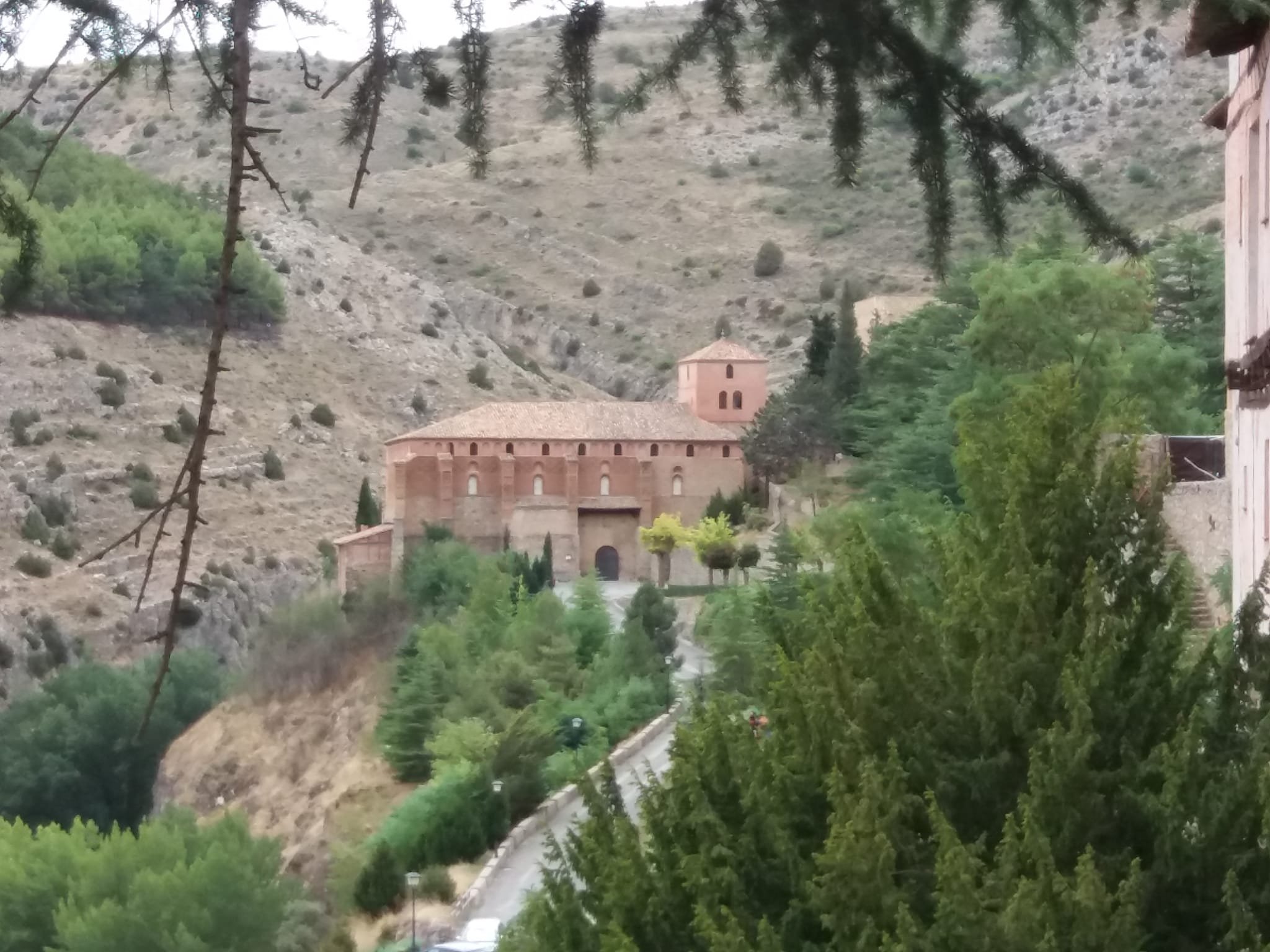 photo monastère albarracin.jpg