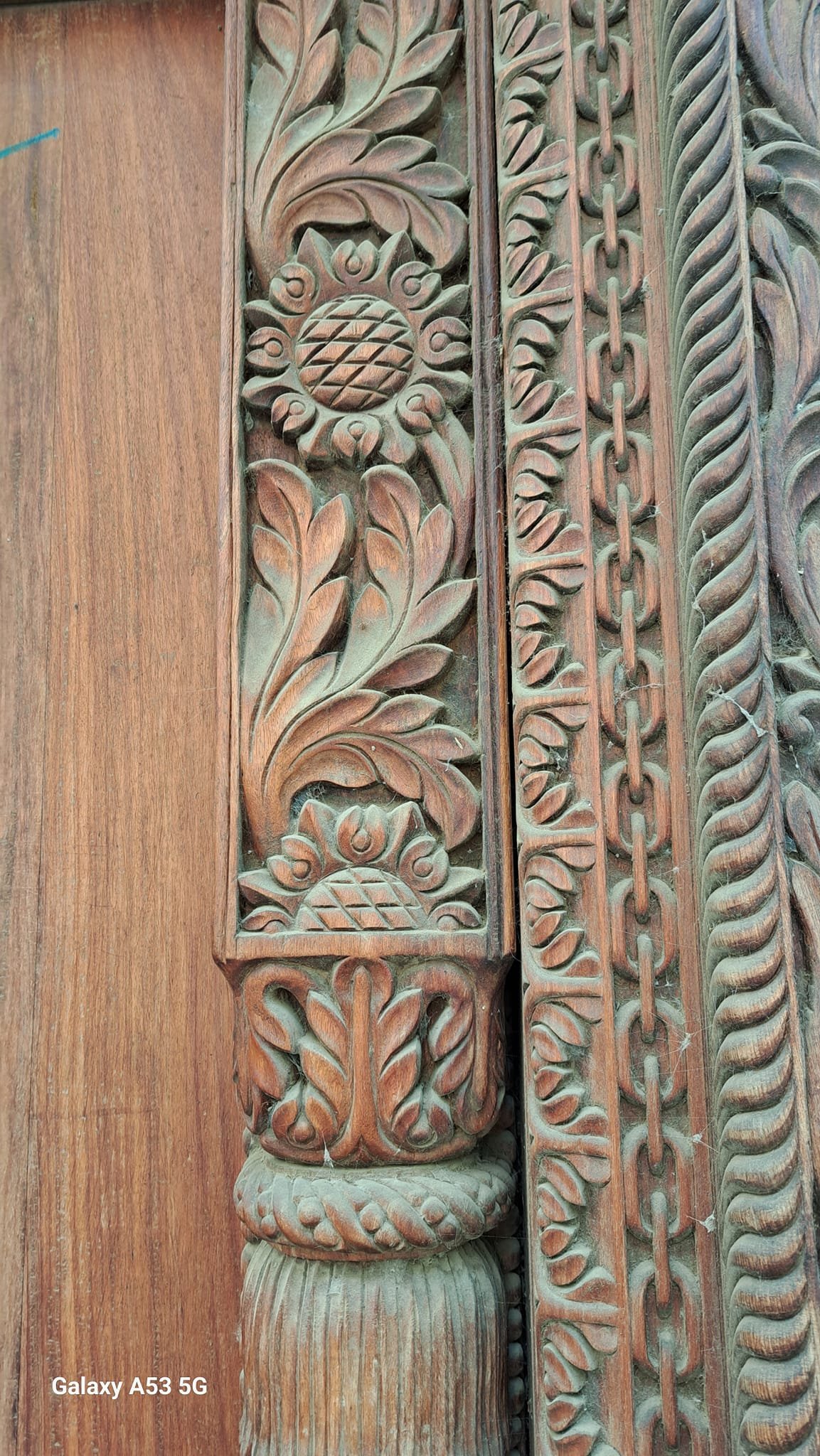 stonetone motif floral de porte.jpg