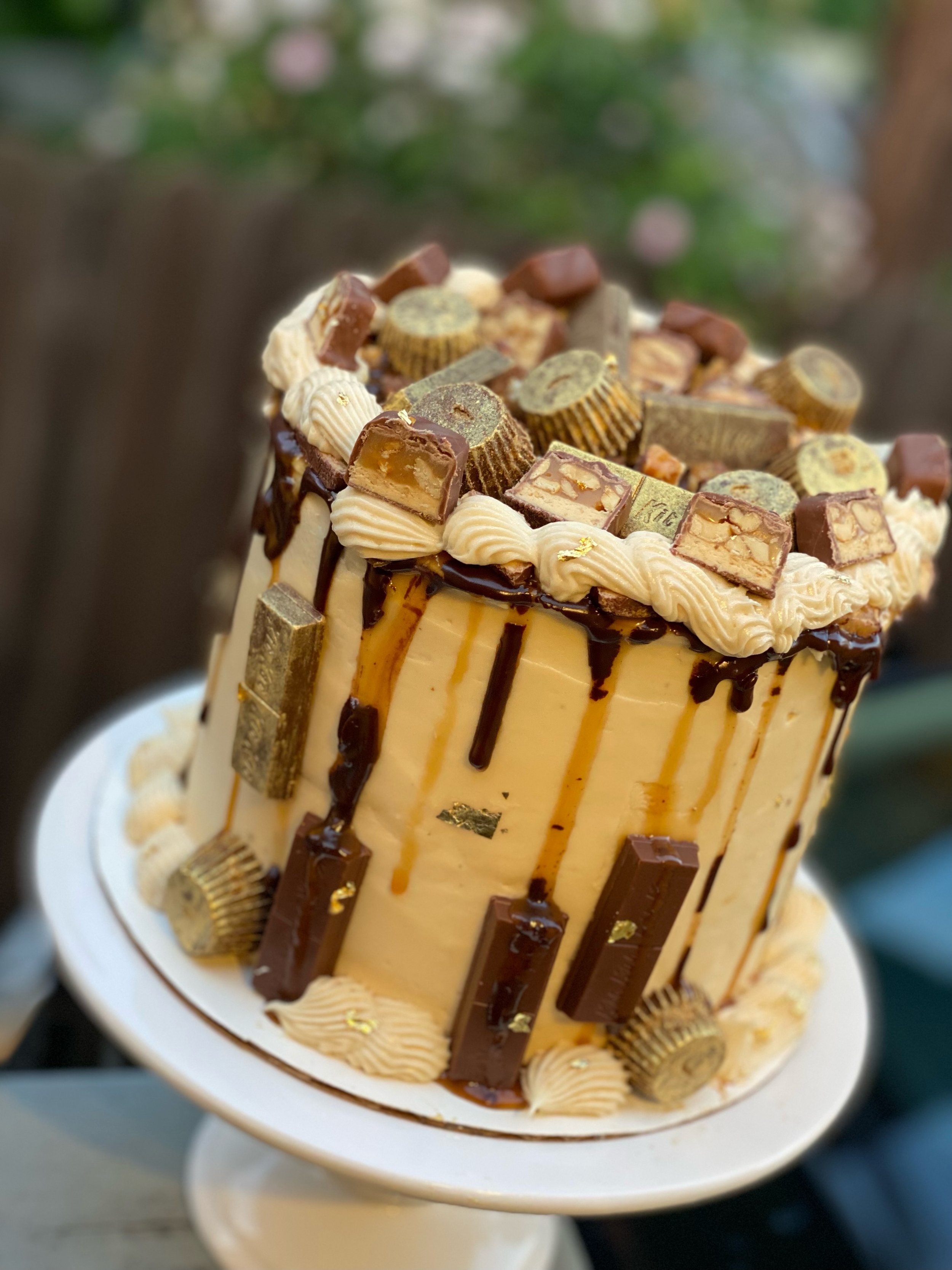 "The Snickers" cake
signature chocolate cake layers finished with a salted caramel buttercream filling more caramel sauce, homemade ganache and loads of mini snicker candy pieces