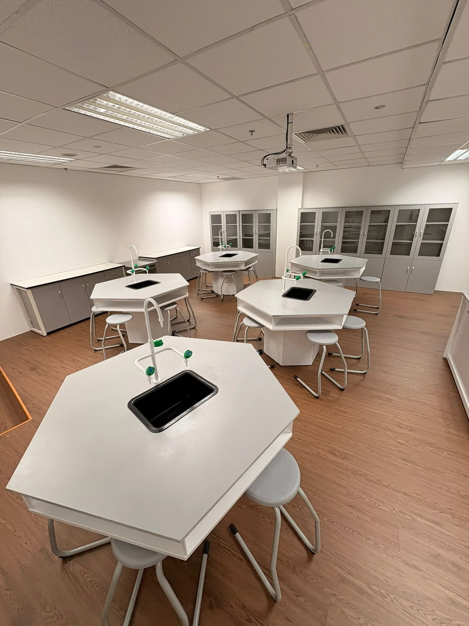 science lab for cambridge k12 foreign students in changi business park