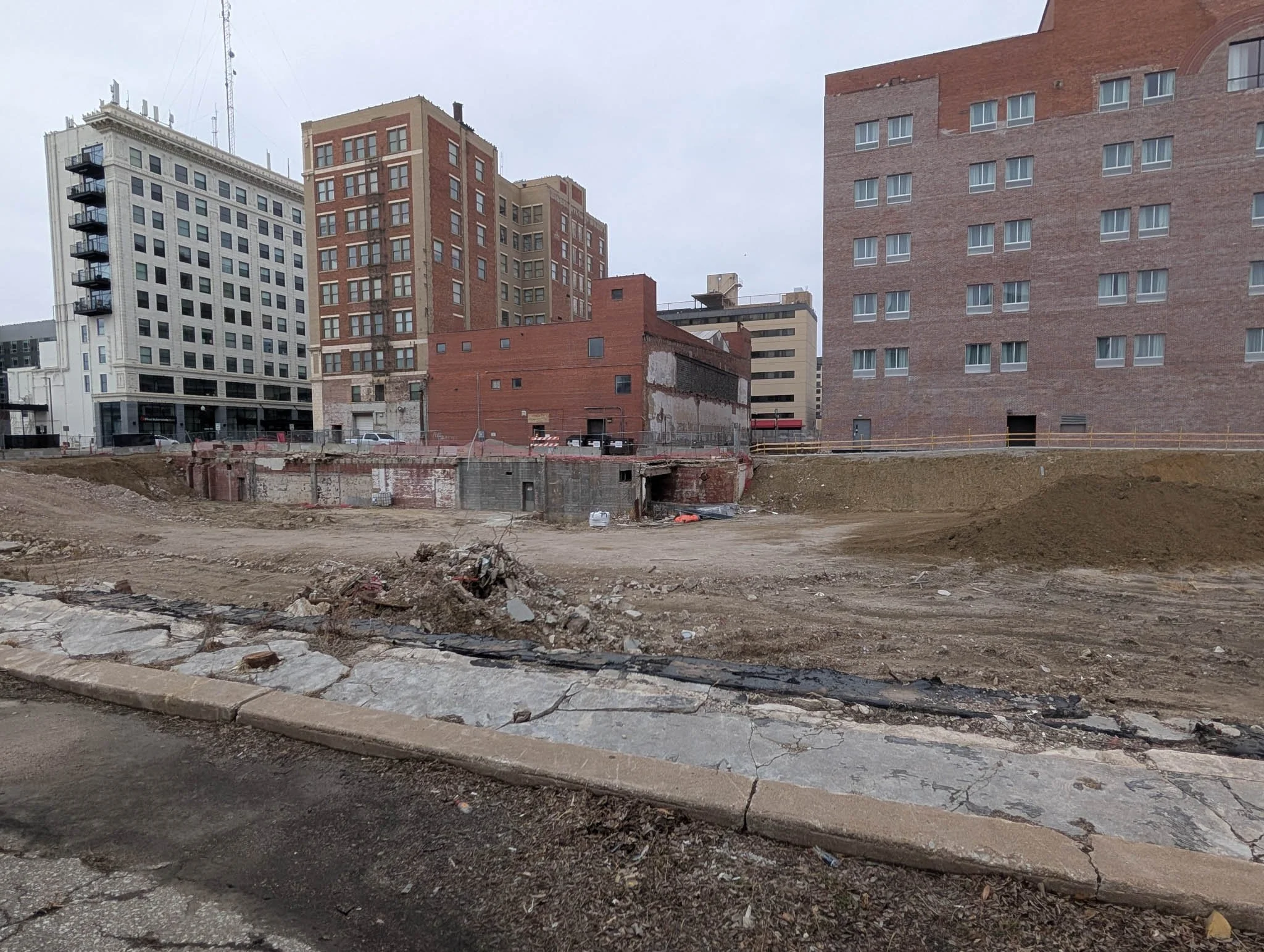 LNKConstructionPics-Golds South Tower-20260304_212020145.jpg