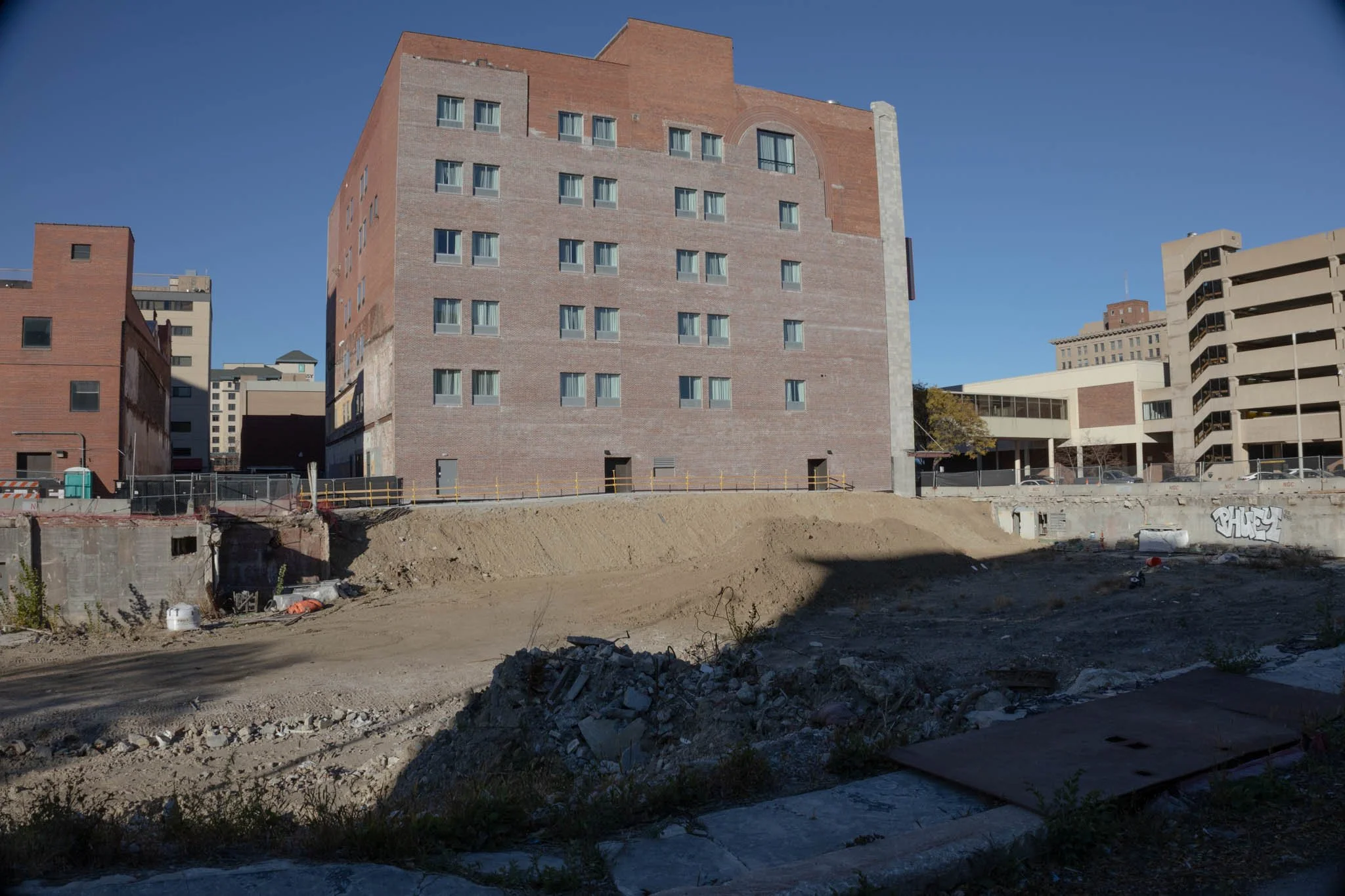 LNKConstructionPics-Golds South Tower-20251109-0018.jpg