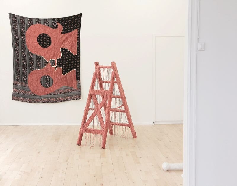  Gravity #2,   textile, wool, 148   ×  120 cm /   Ladder,  ladder, textile, threads, 150   ×  83  ×  44 cm  