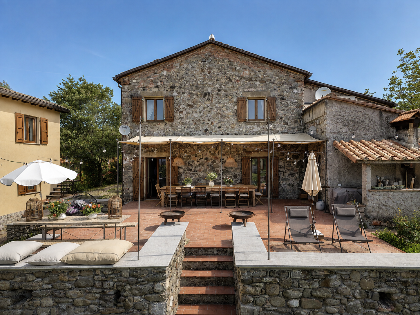 Private stone country house in Northern Tuscany with outdoor terrace and dining area at I Ginepri Country House.
