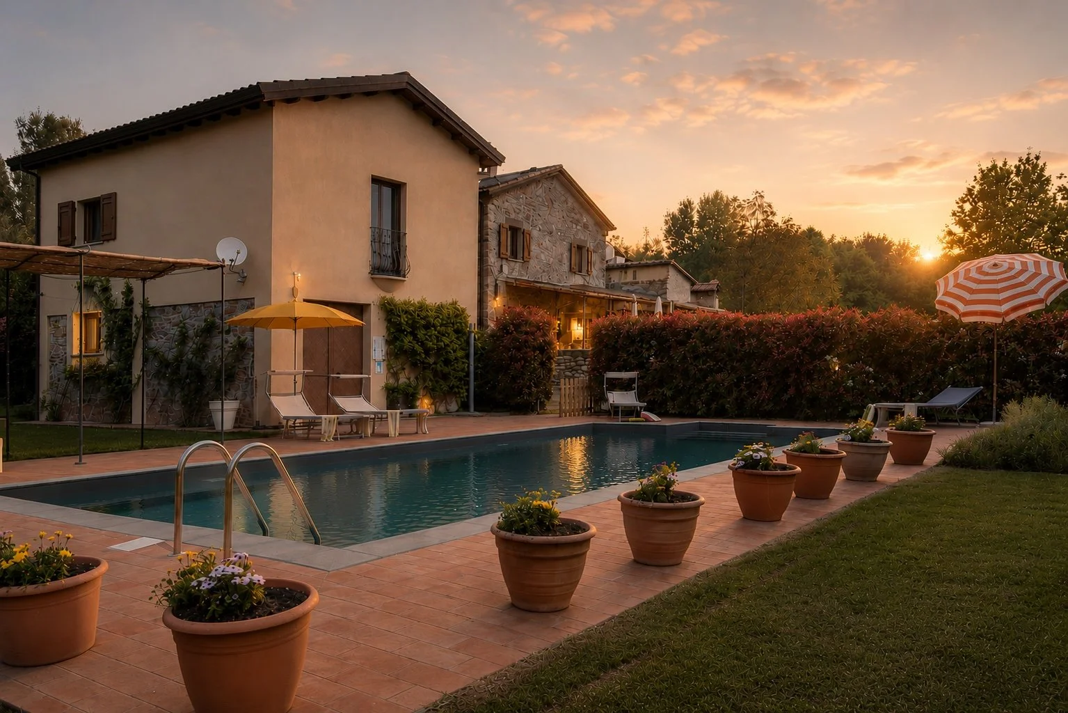 I Ginepri Country House with private pool at sunset in Tuscany