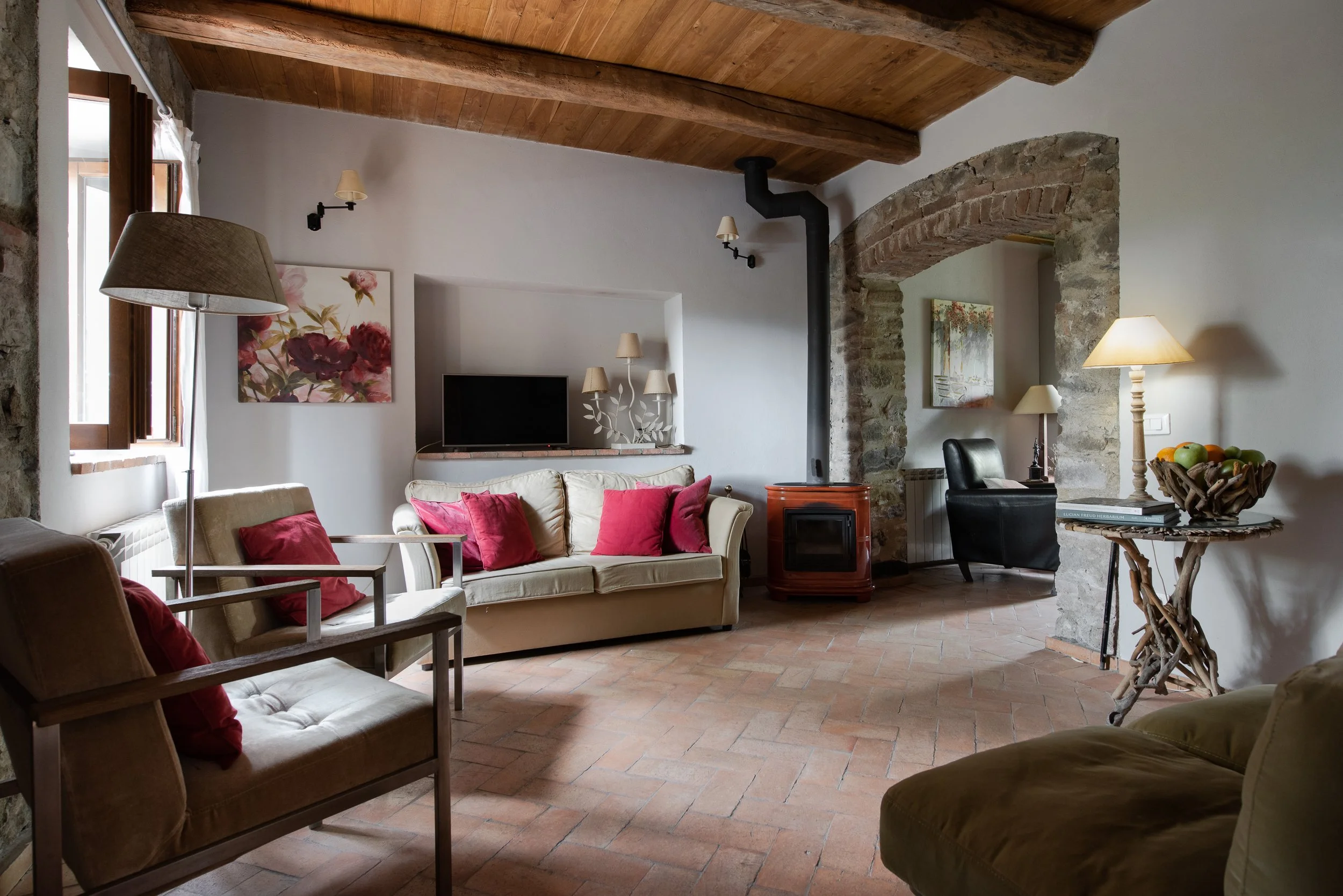 Living room with wood-burning stove at I Ginepri Country House