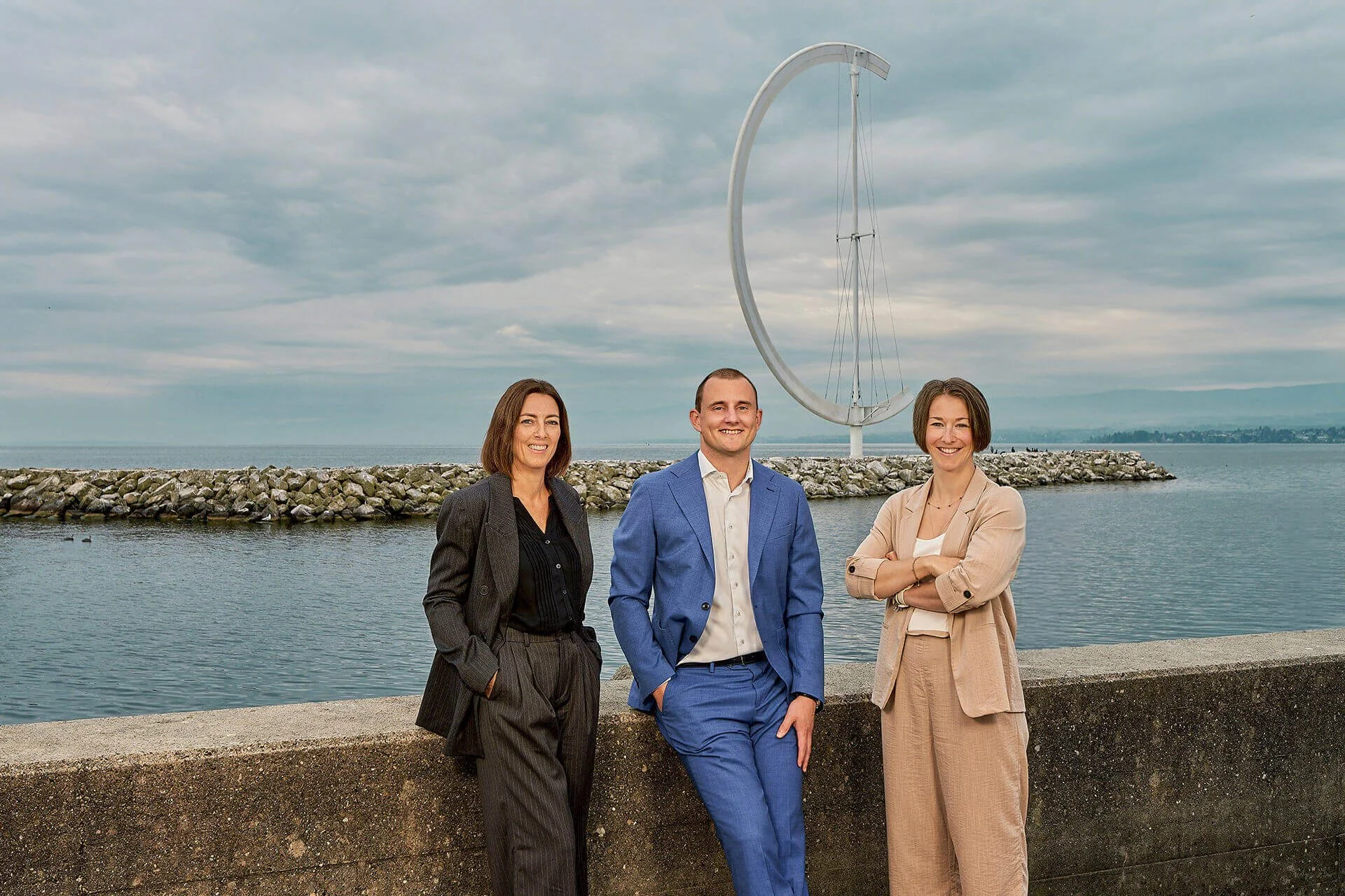 Portrait by Patric Pop, corporate photographer in Geneva and Lausanne, of the newly promoted team members at Berney Associés, posing with the lake Léman in Ouchy in the background.