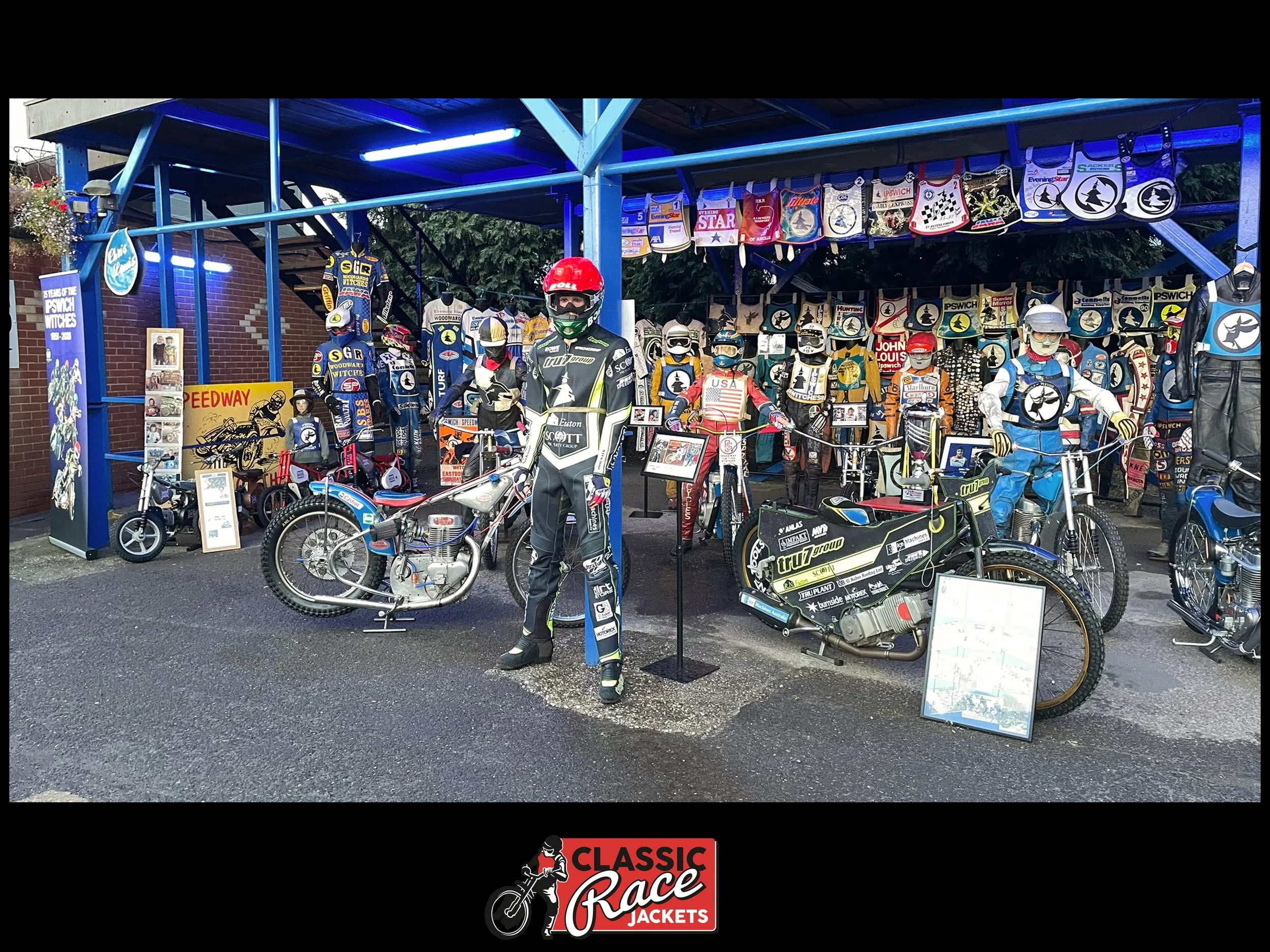 75Anni-Display3.jpg