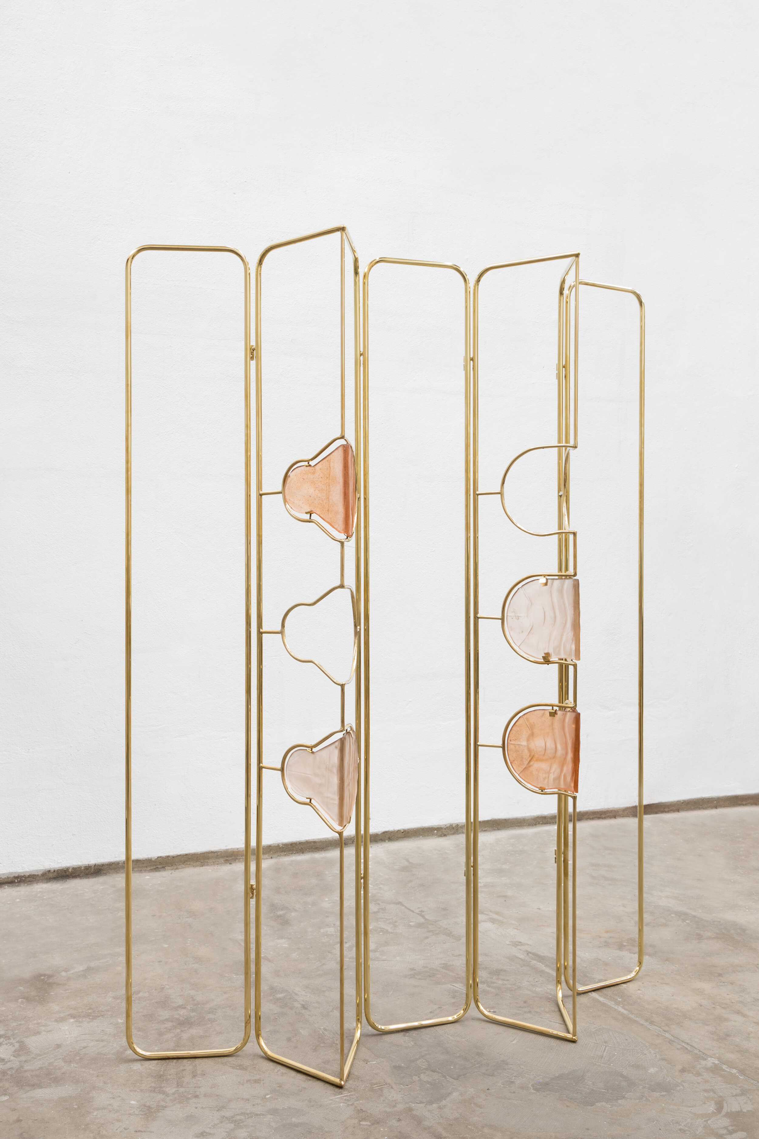 Continuidade
, 2018.
Brass, bullseye glass 160 x 120 x 25 cm.