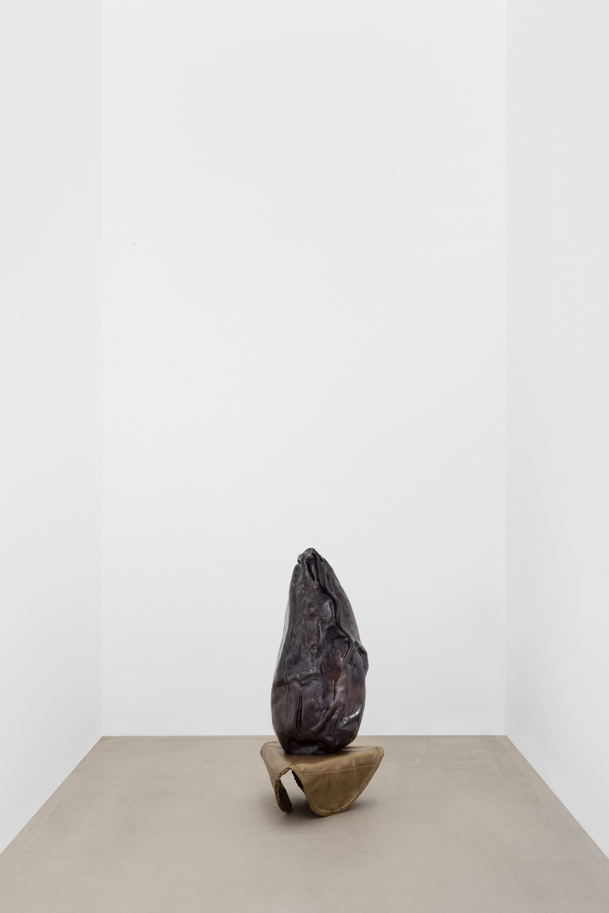 BLACK DROP, 2020 - Bronze and glass -
51 x 23 x 23cm