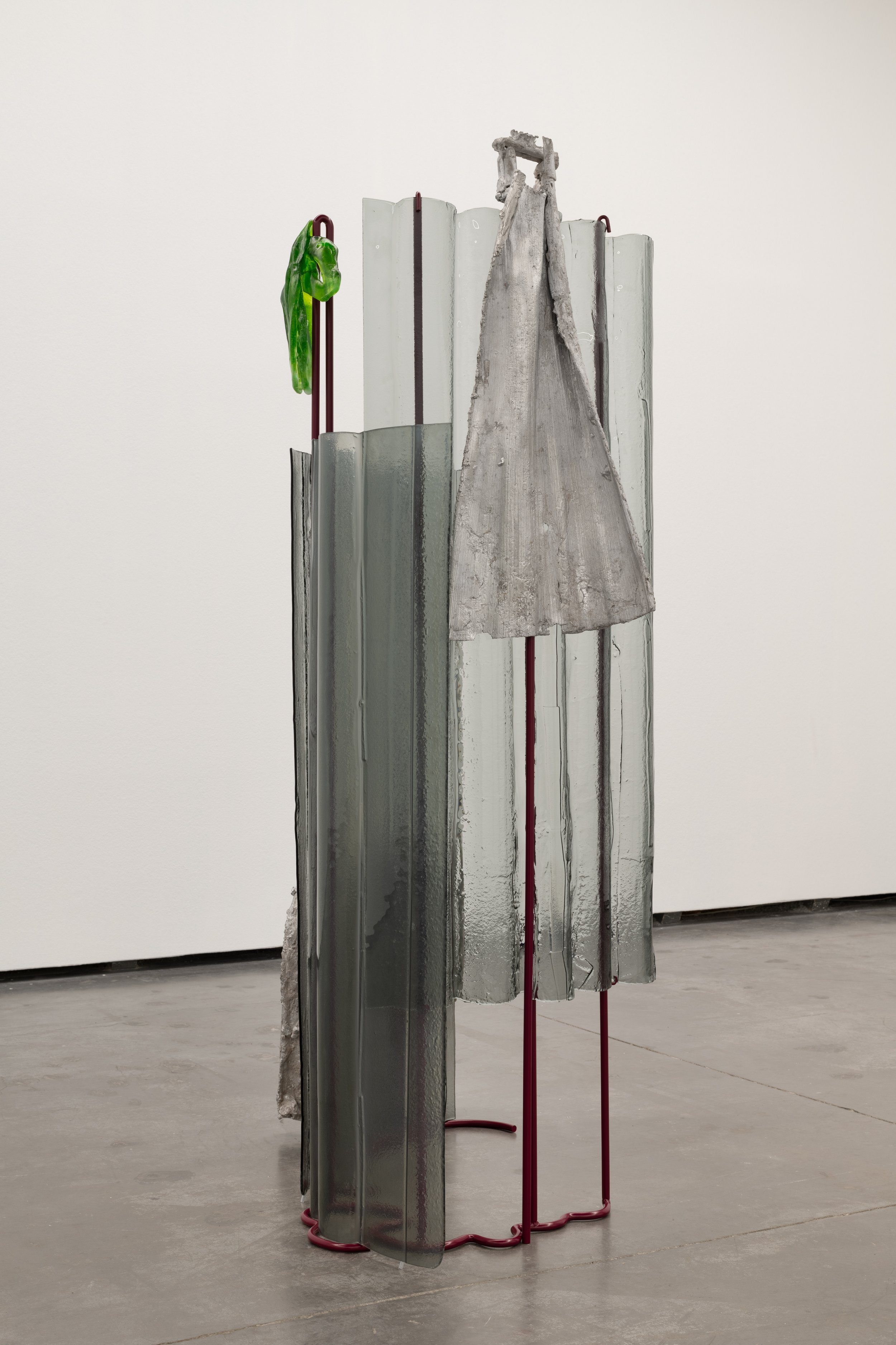 Shell (musa), 2024 - Glass, aluminum and lacquered iron