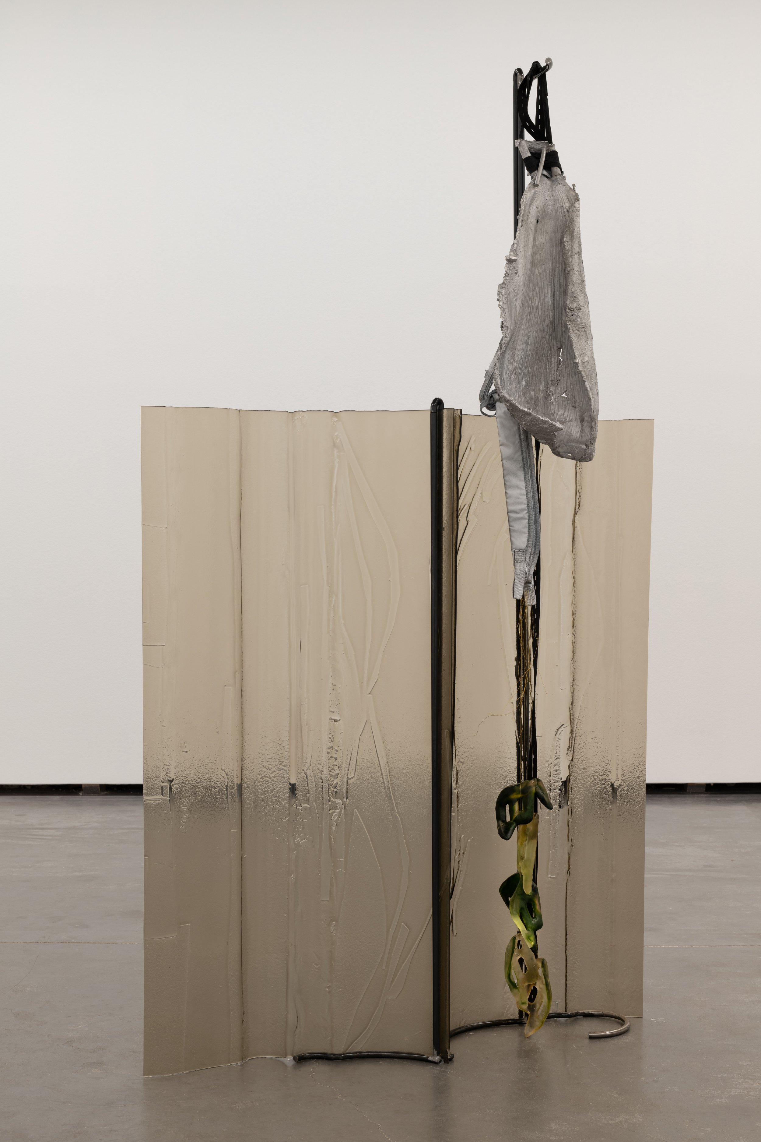 Shell (murmur), 2024 - Glass, pvc, fabric, aluminum, brass wire and lacquered iron