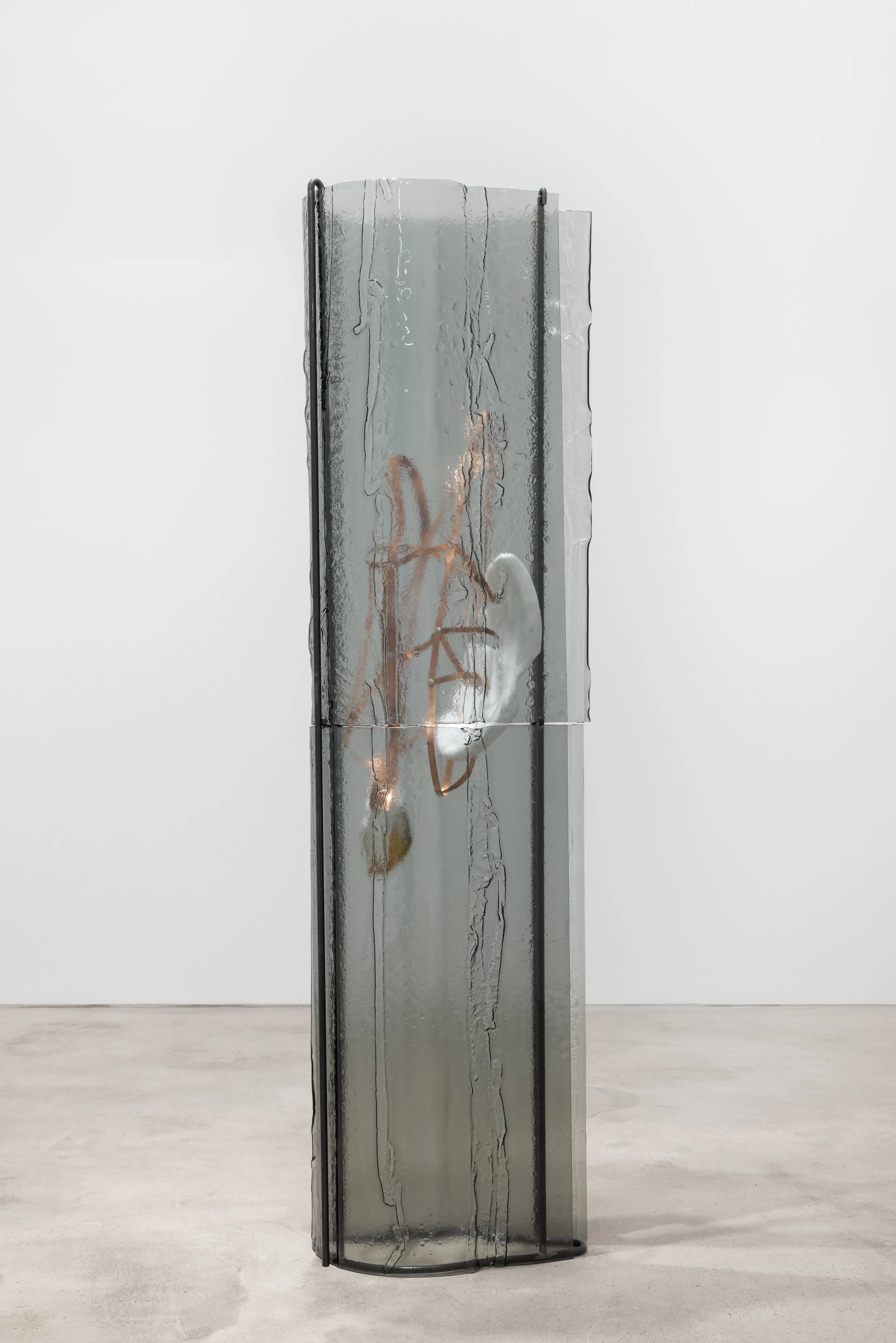Shell (Fittings), 2025
Glass, copper, aluminium and lacquered iron / 182×50×30 cm.