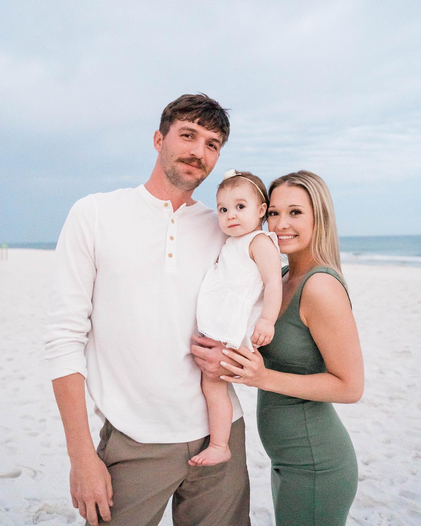 We&rsquo;ve been enjoying our time in Florida on a vacation this week! I was even able to connect with another photographer who was on vacation and do a little photo swap! Enjoy some photos of Chloe and her beautiful family! 🤍