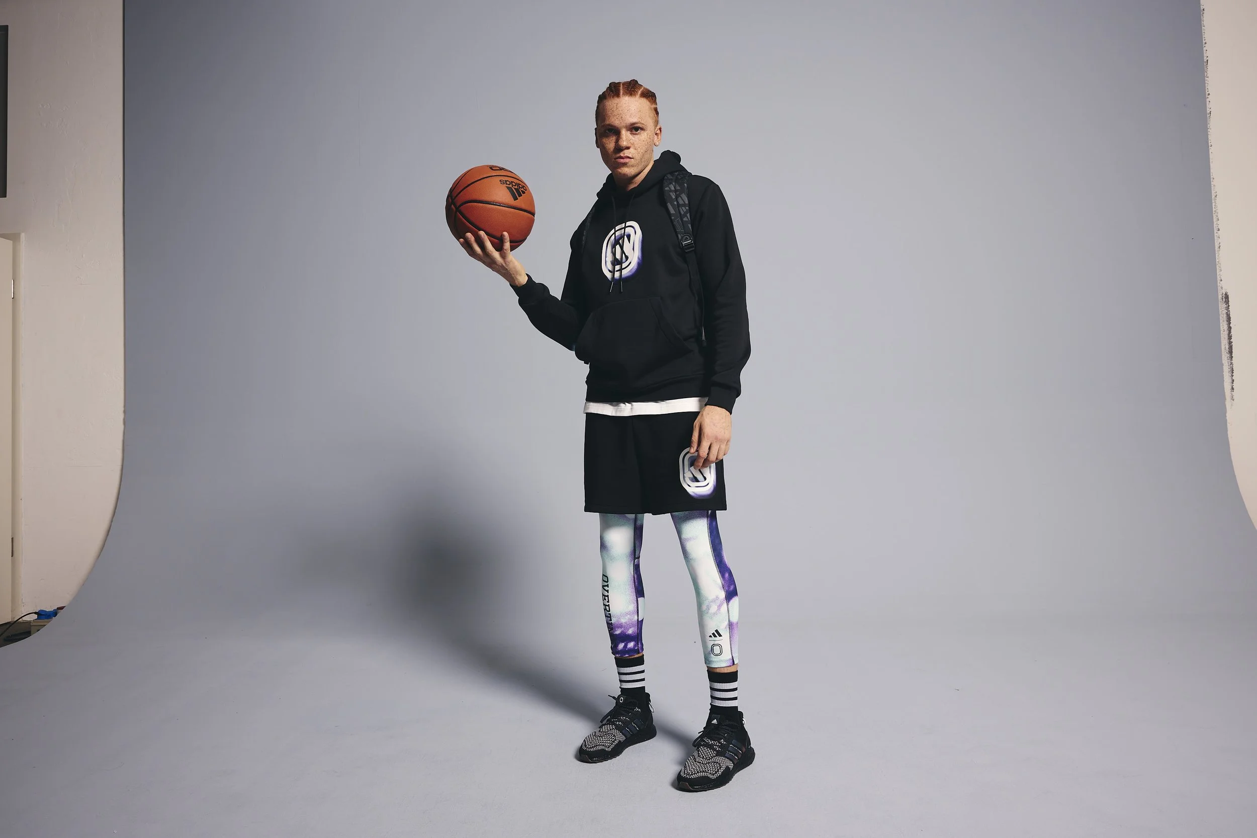 OMI_adidasXovertime_Graphics_Shot1_Q3_SPW_Men_GTMSO_FW25_27220 (3).jpg