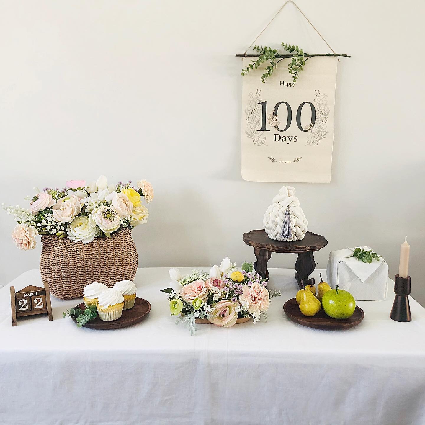 .
.
New Mini Table: Sweet Blooming

Available for both 100 day and 1st birthday
Made to fit in a 4ft table 
Filled with beautiful premium silk flowers
Available for shipping! 📦

헬로의 새로운 미니 테이블 스윗블루밍 테이블을 소개합니다 🌸
보
