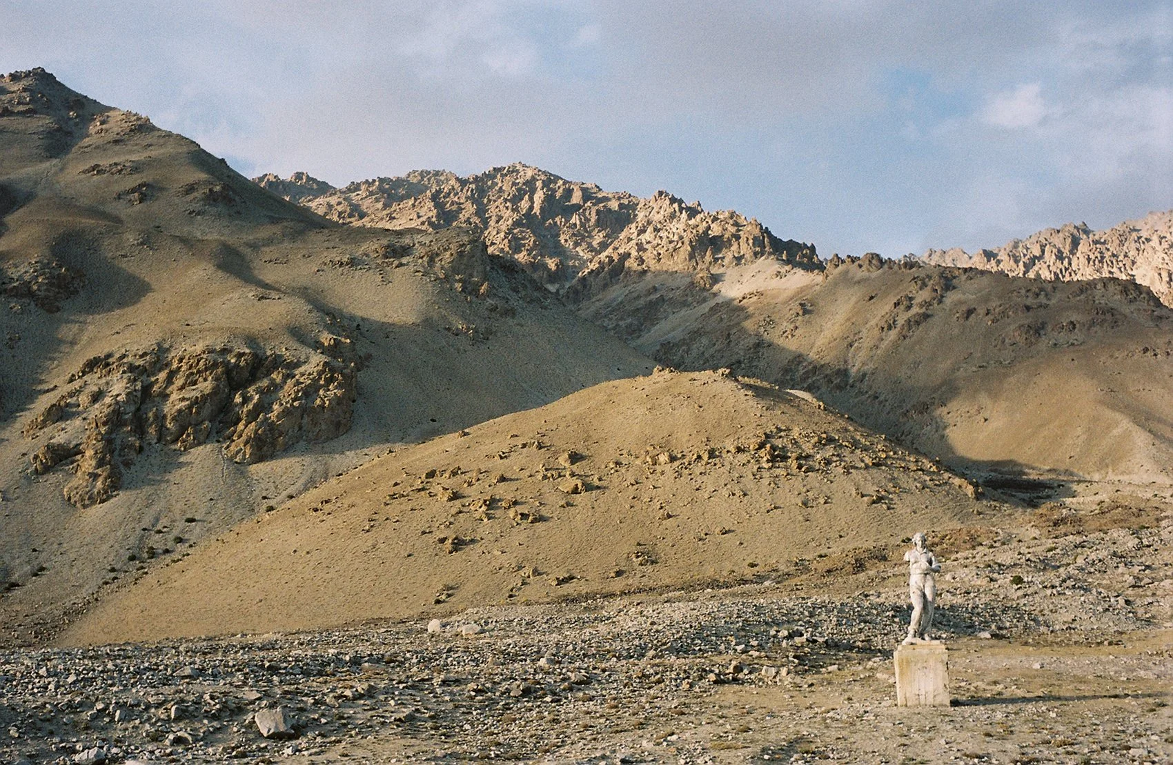 10647C6-R01-033.Jpg