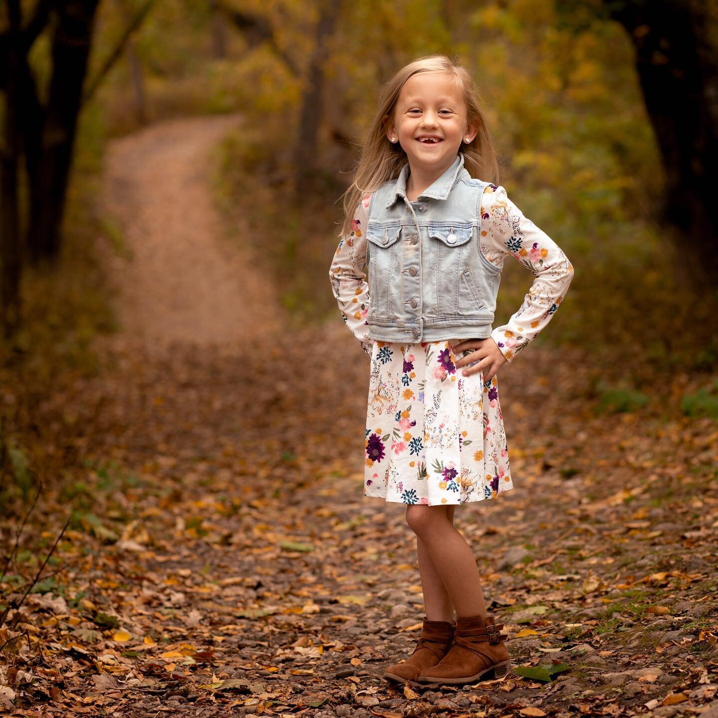 Getting some of the last beautiful Fall Family Photos! #familyphotography #fallphotography