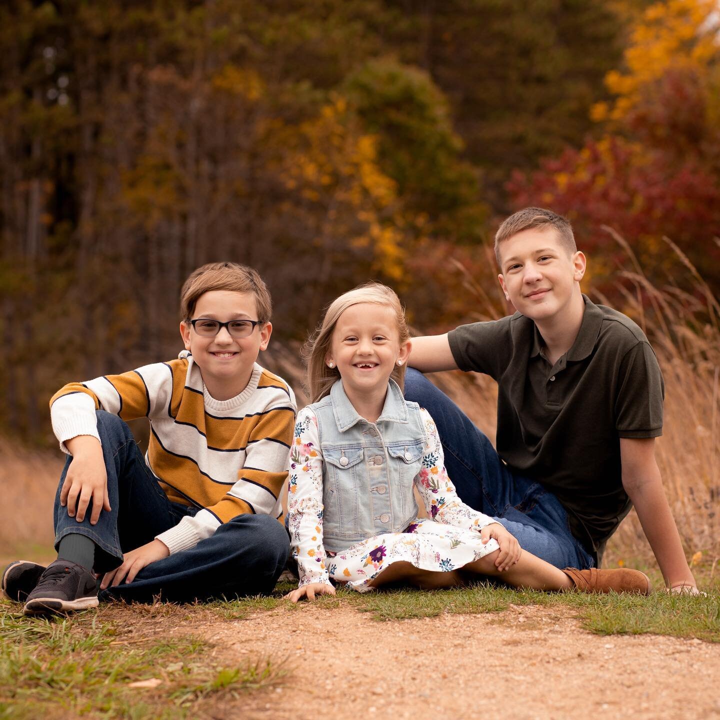 Getting some of the last beautiful Fall Family Photos! #familyphotography #fallphotography