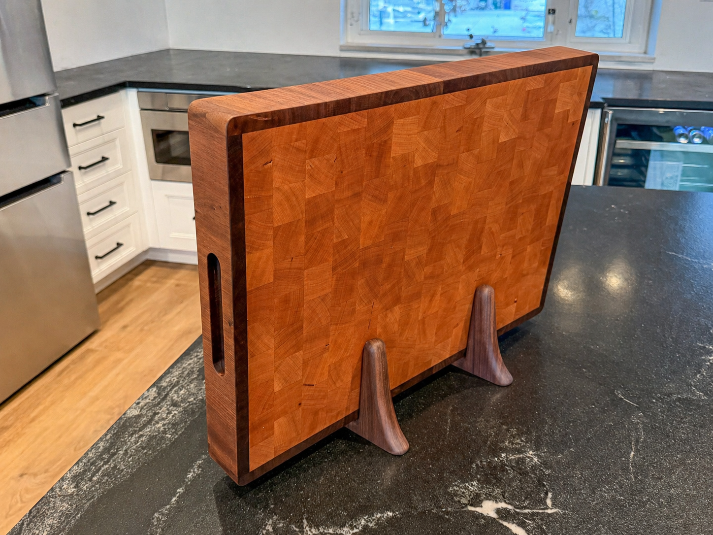 wild-board-studio-end-grain-cutting-board-cherry-walnut.png
