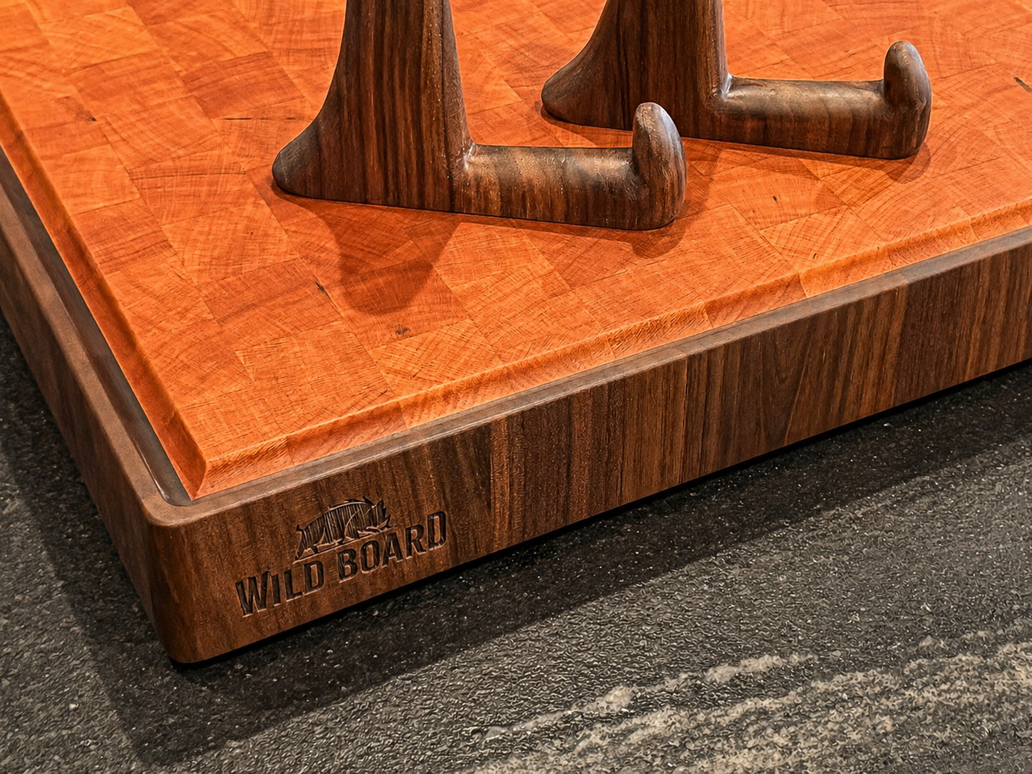 wild-board-studio-end-grain-cutting-board-cherry-walnut-4.png