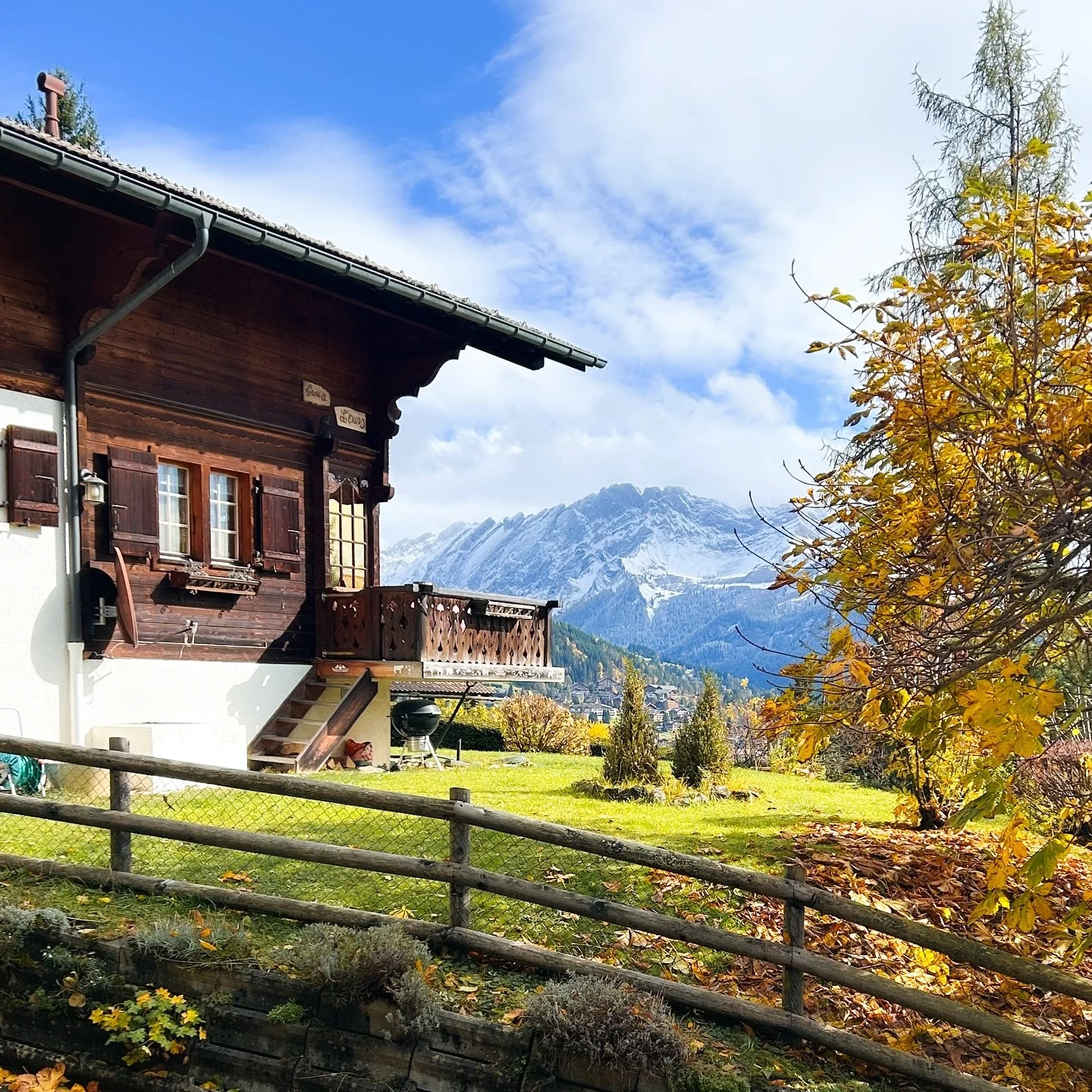 A few photos from a week of all seasons in Switzerland. Started off in sunshine by Lake Geneva, a few days of rain and glorious autumn colours and then ended up in the mountains above the snow line. I spent a year of university in Switzerland so it w