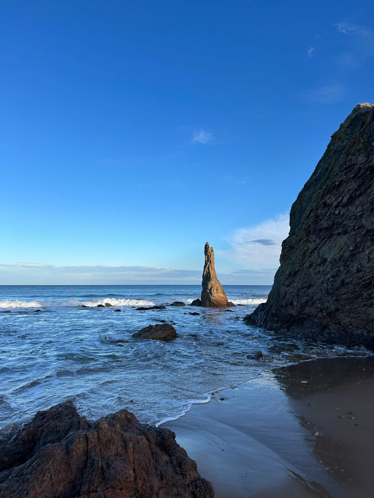 January so far. Lots of cosy evenings, lots of snow and a slow return to painting. I love this time of year when I can slow down with my painting and think about my direction for the year, try out new ideas and give myself time to experiment and play