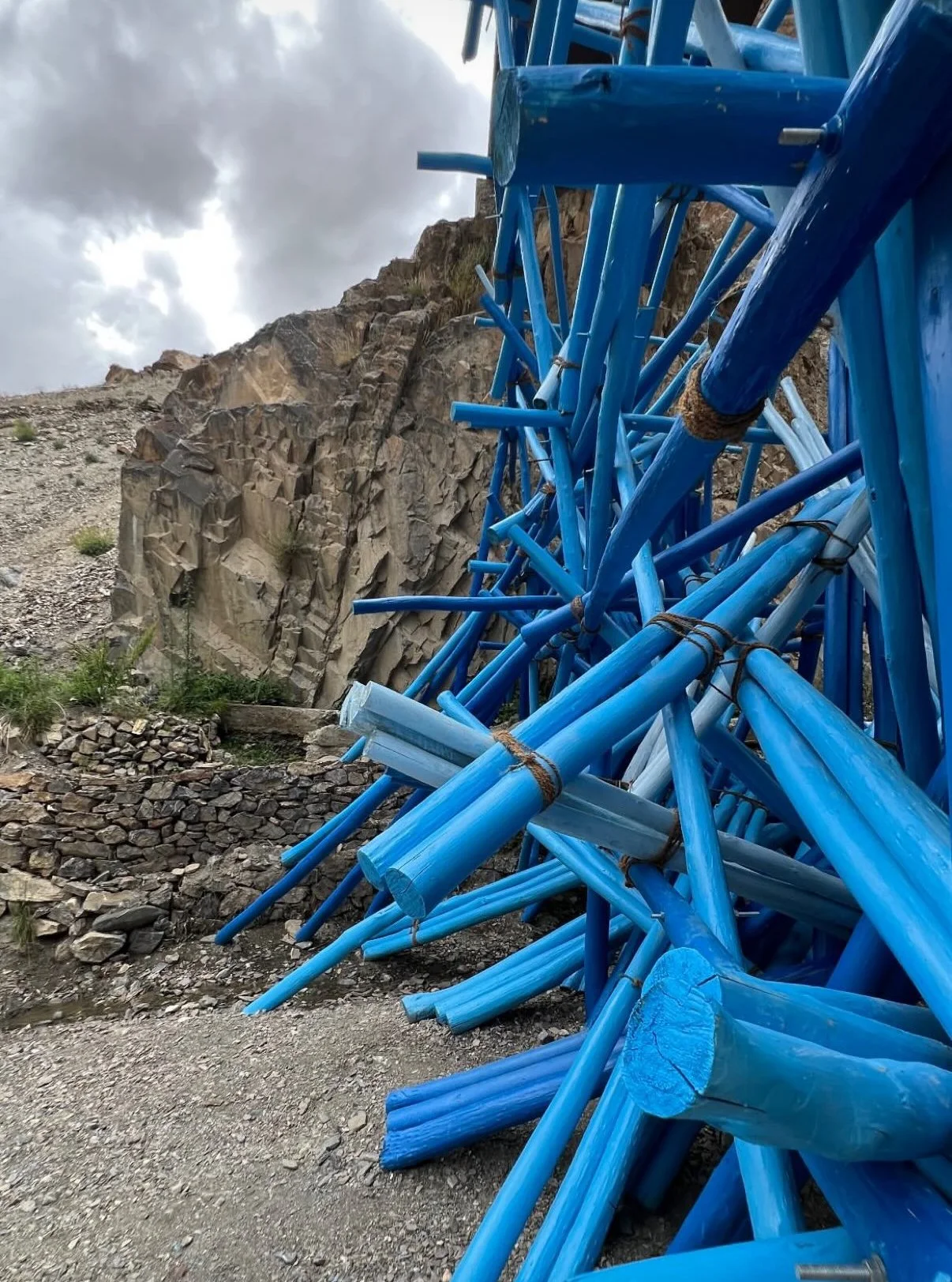 Blue Scaffold in the Zbayul