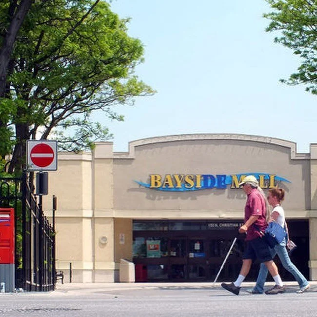 Ever wondered about the differences between purchasing residential and commercial real estate? 

The world of property investments opens its doors to buyers looking for options with great returns and calculated risks. However, most of them are confus