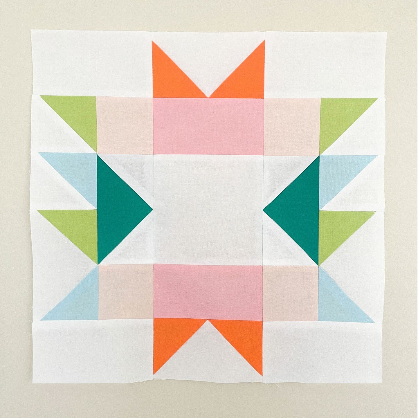 Block 11 of #summersampler2021 is &quot;Modern Saw&quot; by @mrsporfiria. This one takes our old friend the Sawtooth Star and gives it the coolest modern vibe! I heart this block ... and you will too, especially when you see how easy it is to make! T