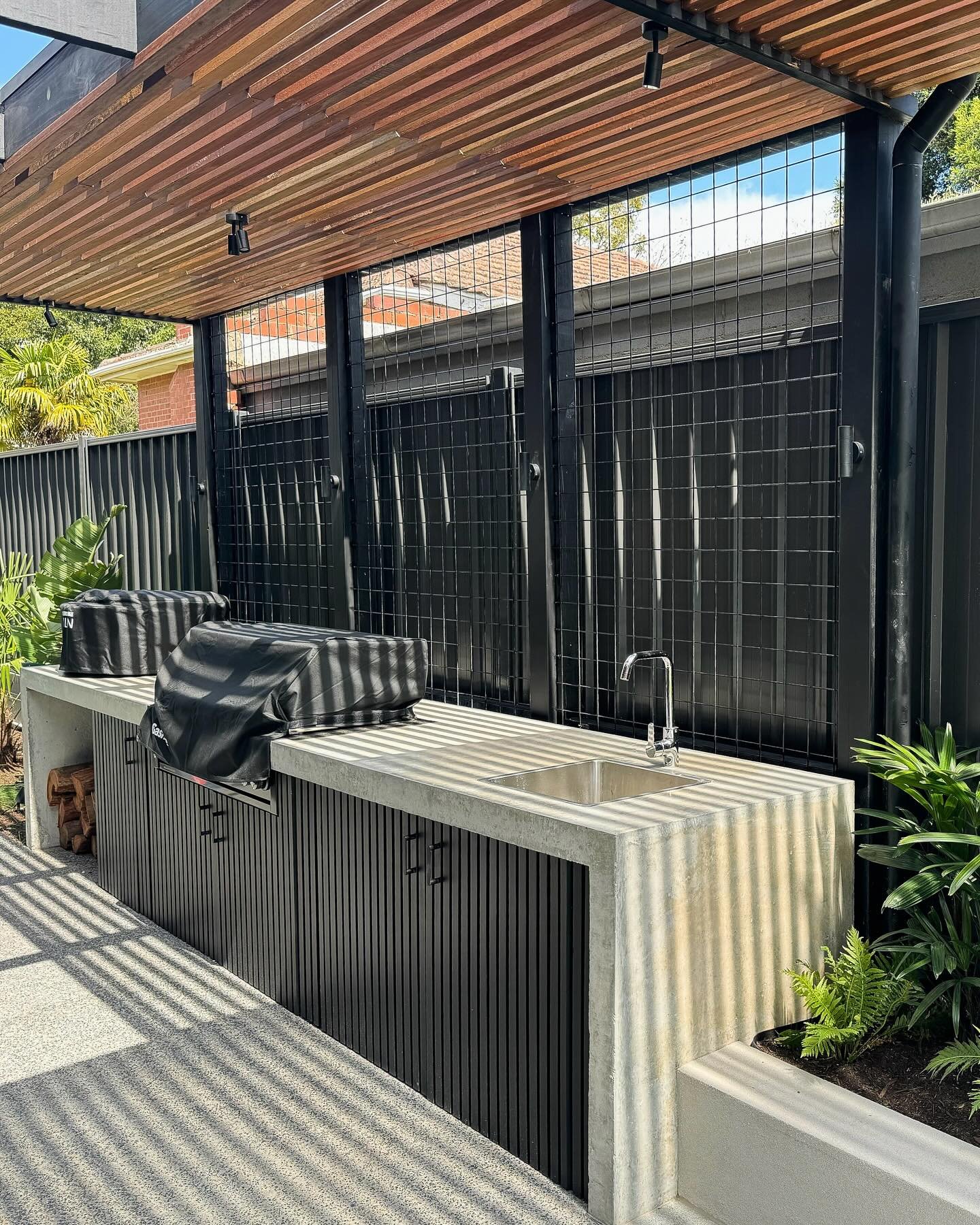 The ultimate outdoor entertaining space that can be enjoyed year round 🔥🌿