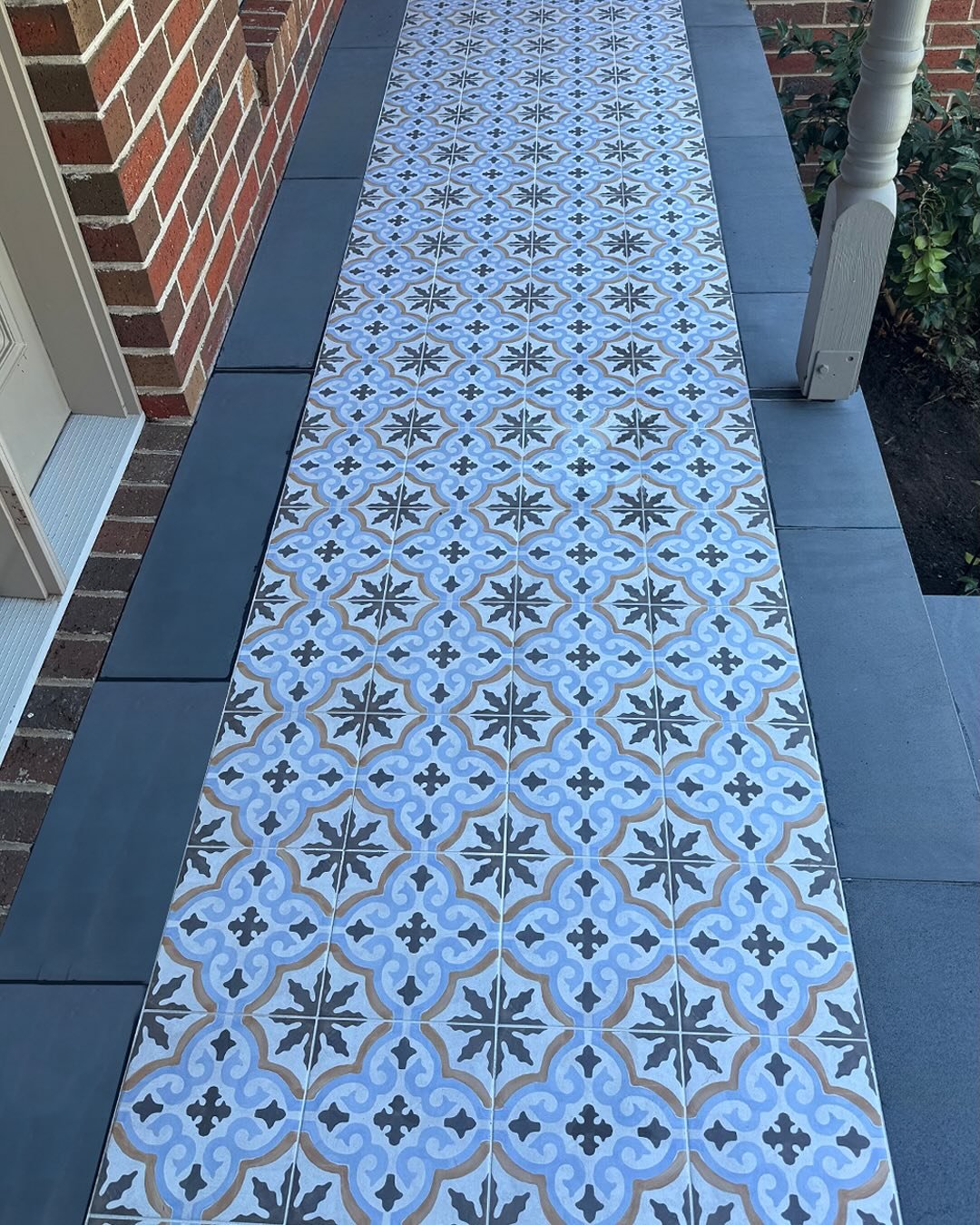 Front yard progress in Brighton East 🌿 more updates to come &rarr; 

〰️ @betterexteriors 
〰️ @urbanedgeceramics