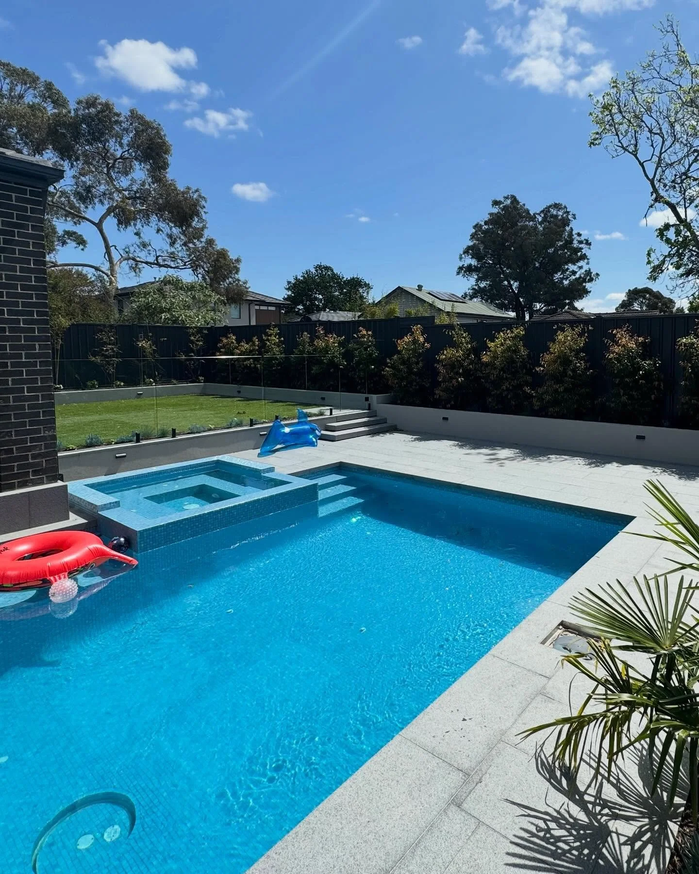 Pool weather is just around the corner ☀️

Our Ashwood job is perfect for summer entertaining: lawn, considered planting, pool, BBQ and a fireplace for cooler nights.