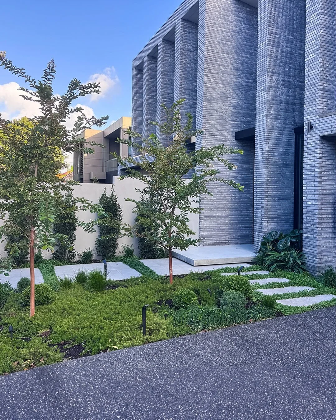 Recently completed in Black Rock 🌿

Custom paving and hardy, low-maintenance planting come together to create a space that&rsquo;s perfect for both relaxing and entertaining.

Plants from @dinsannursery