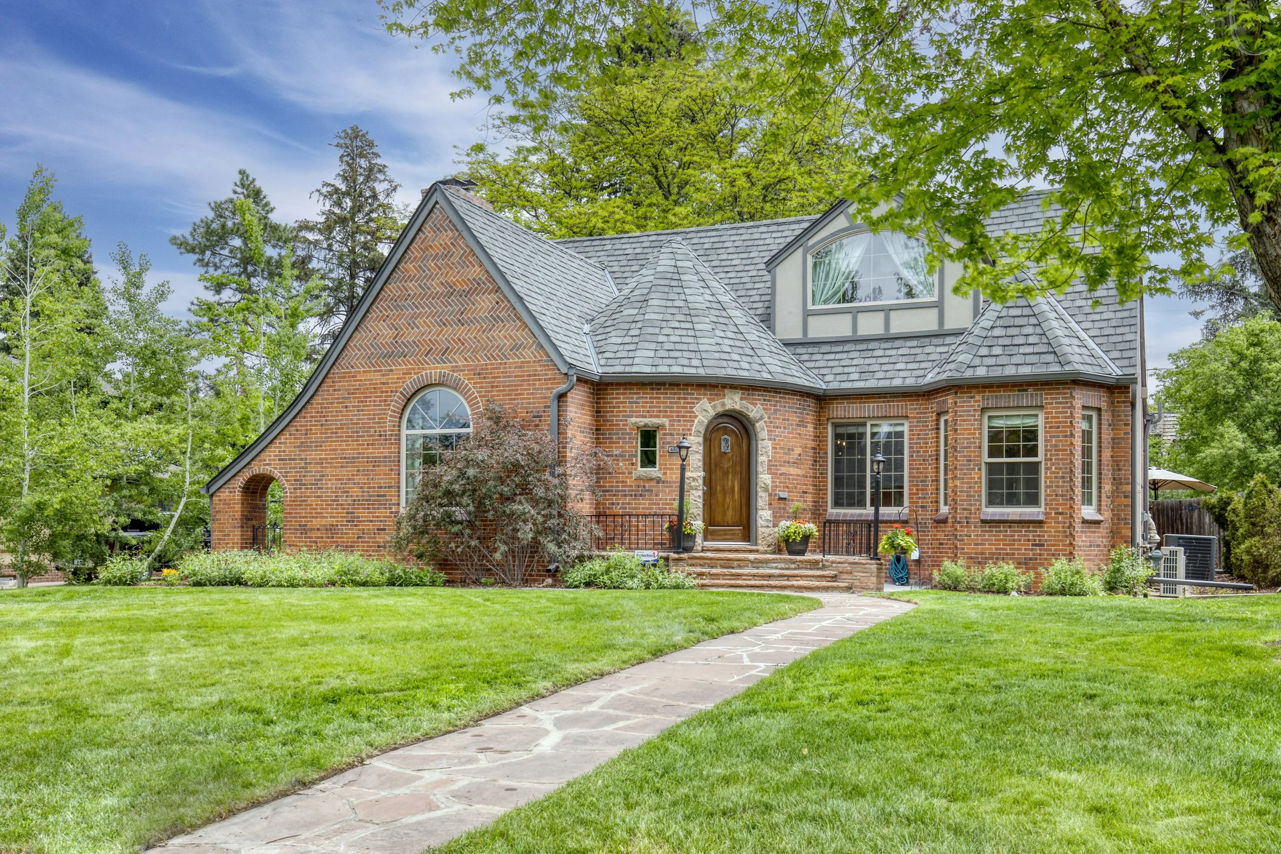 460 Holly-Exterior.jpg
