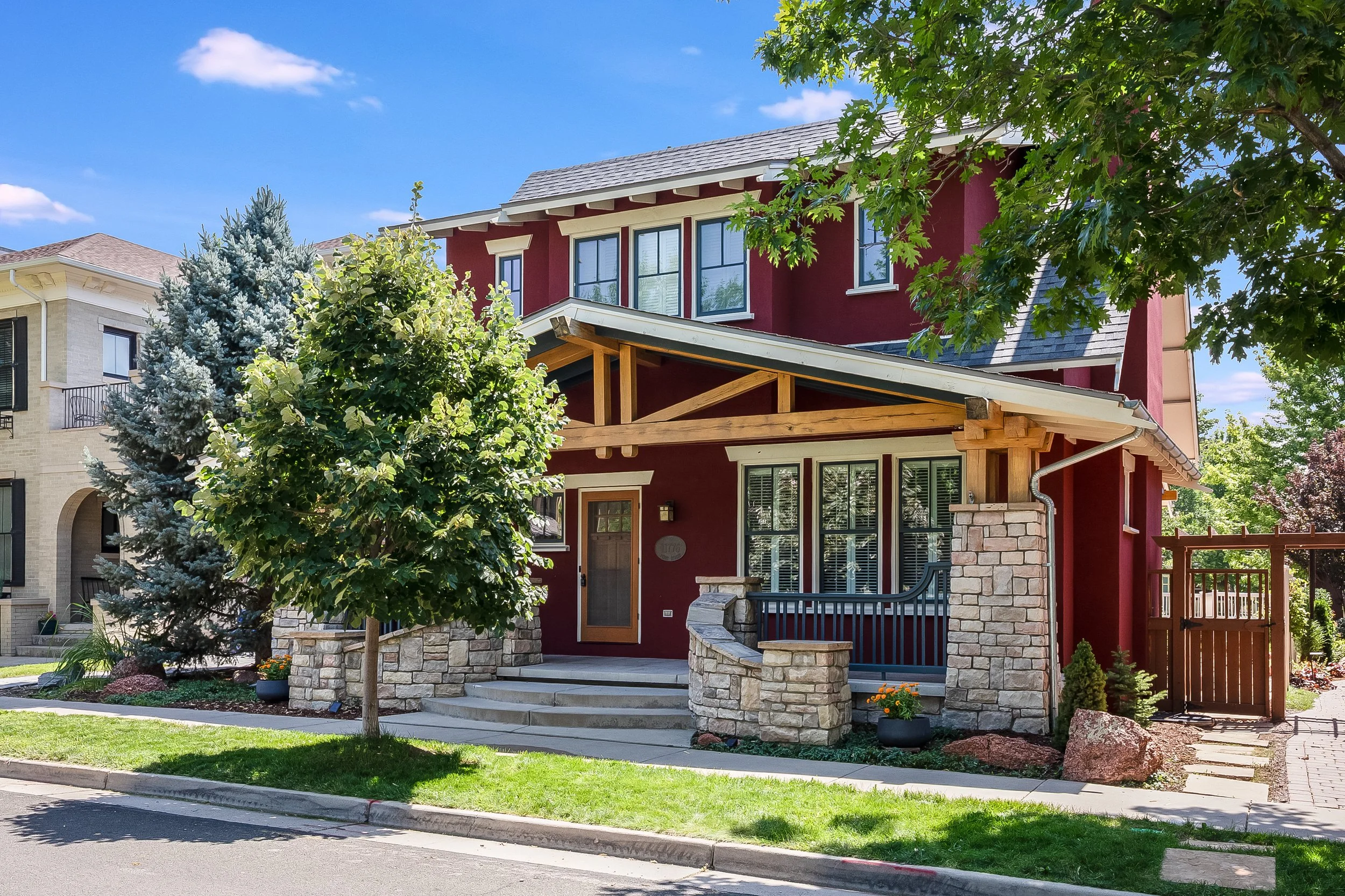11776Perry_LibbyLevinson-Exterior-Front-3.jpg