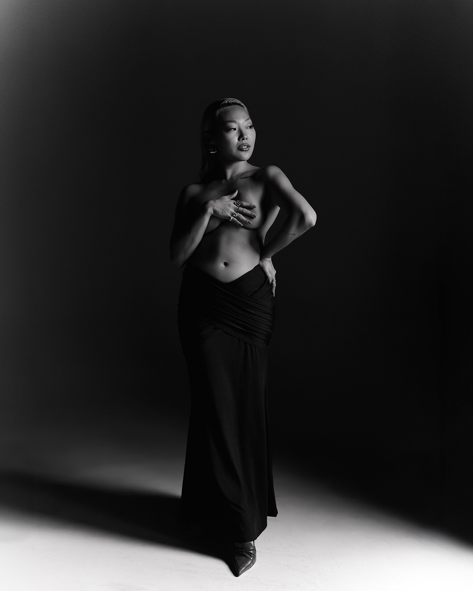 Studio_Fashion_photography_light_pose_high_fashion_BW.jpg