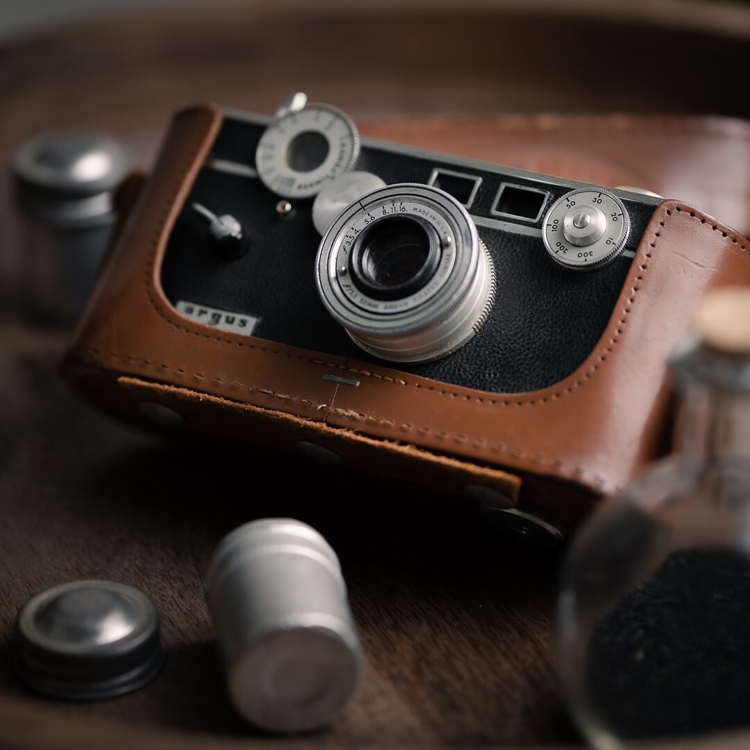 Vintage Argus
.
.
.
.
.
#productphotography #photography #arguscamera #vintagephotography #vintagecamera #productphotographer #photographer #camera #cameragear