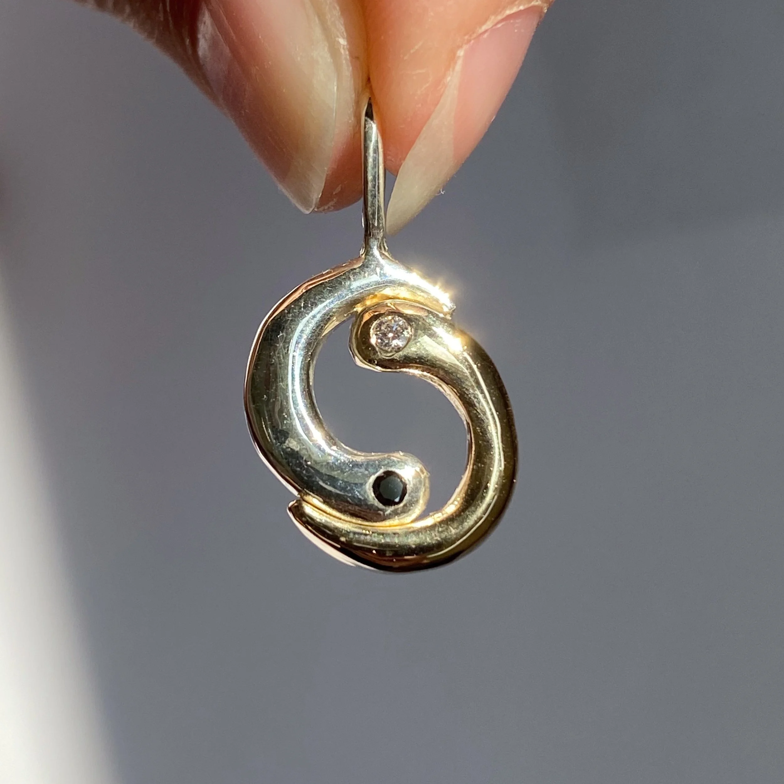 O INITIAL CHARM