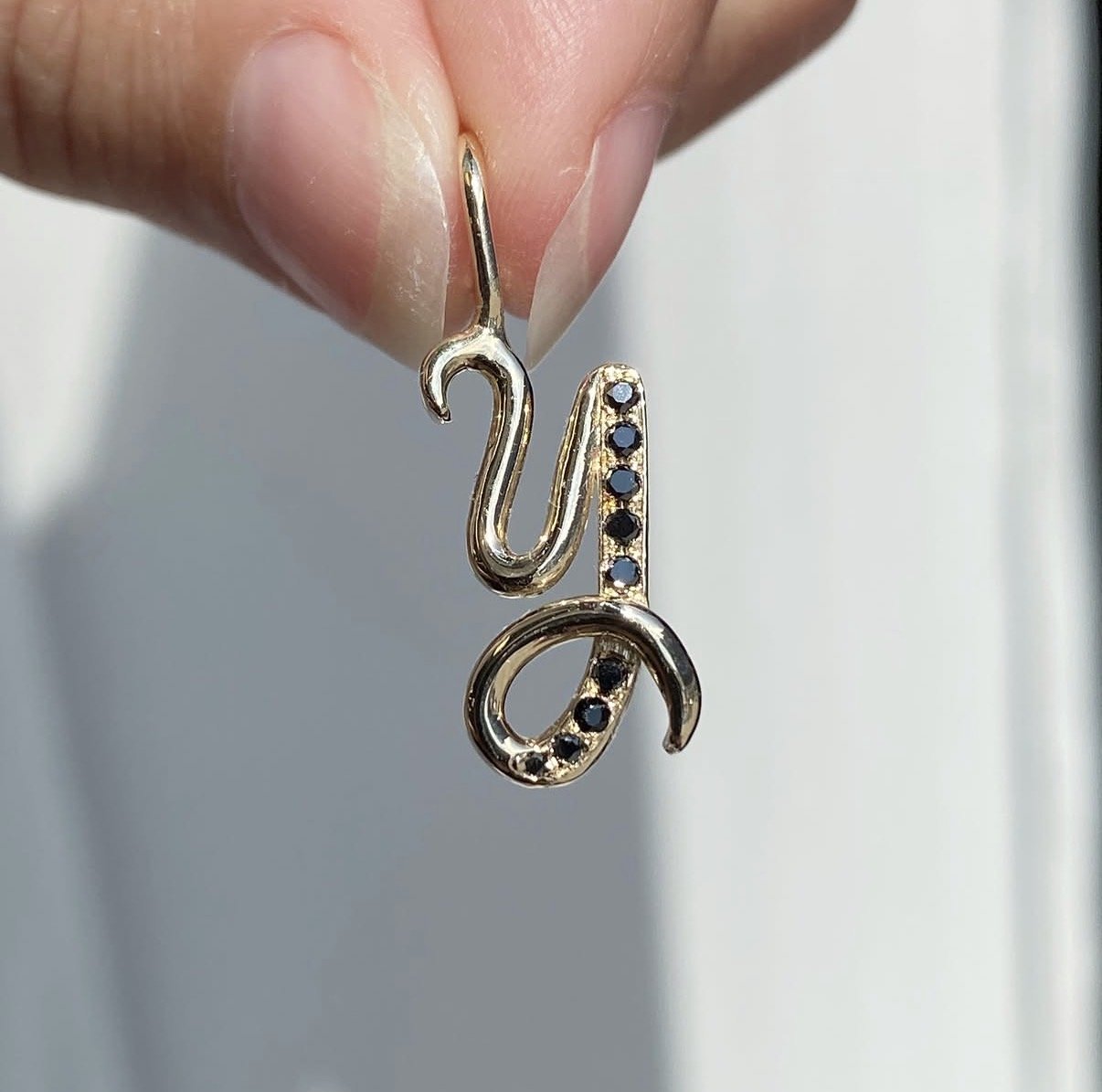 Y INITIAL CHARM