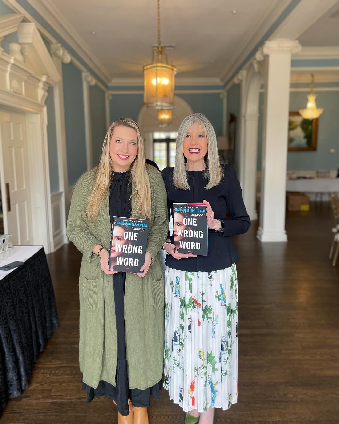 A fantastic day today with Bestselling Author Hank Phillippi Ryan at our Litchfield Books Exclusive Author Event&copy;! 🎉
HANK PHILLIPPI RYAN is the USA Today bestselling author of 15 novels of suspense. She has also won multiple prestigious awards 
