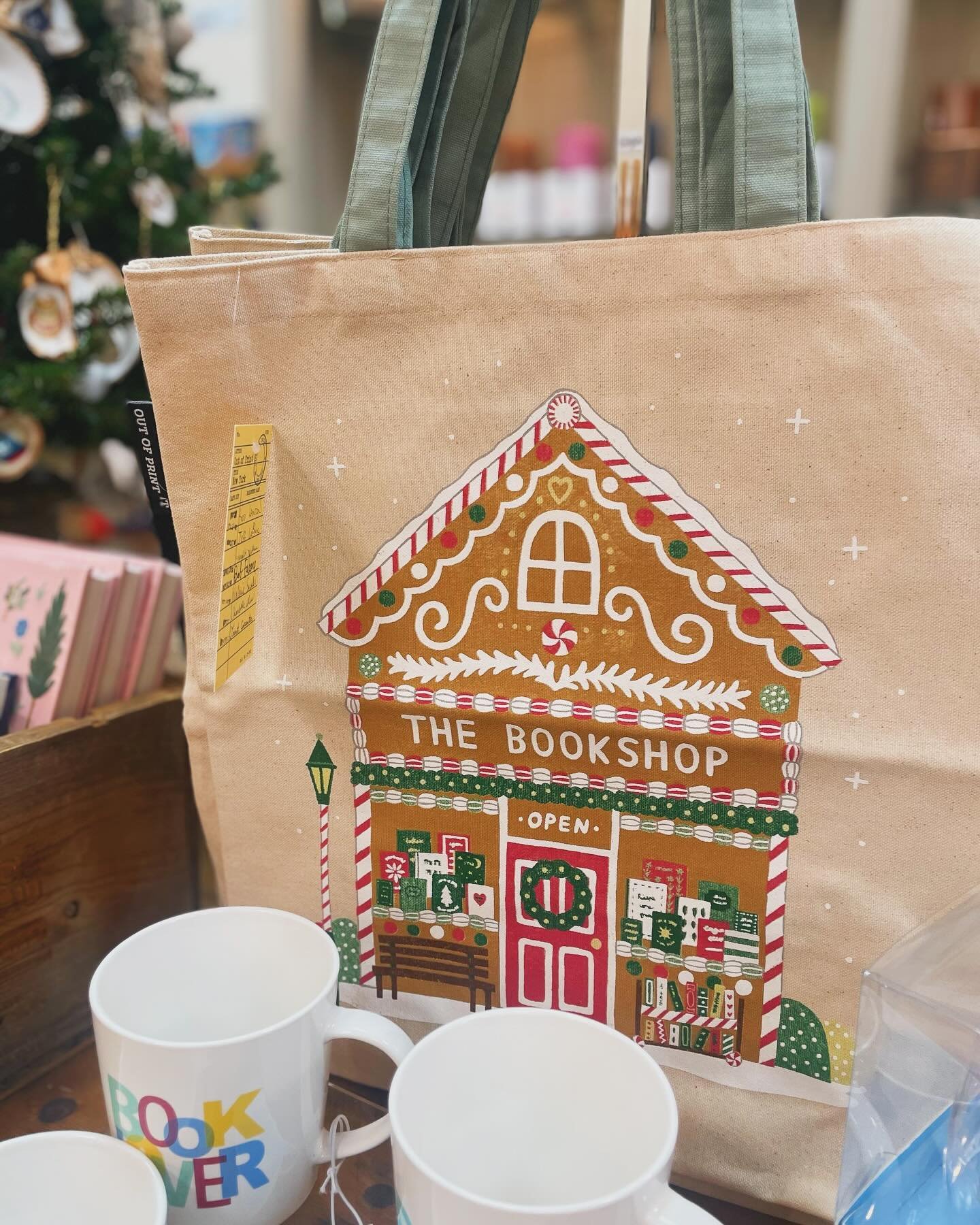 It&rsquo;s officially the holiday season and Litchfield Books has already started putting out books and merchandise!

How ADORABLE is the gingerbread house bookshop tote??? 🎄💕

#holidayshoppingmadeeasy #holidayshopping #indiebookstore #bookstore #b