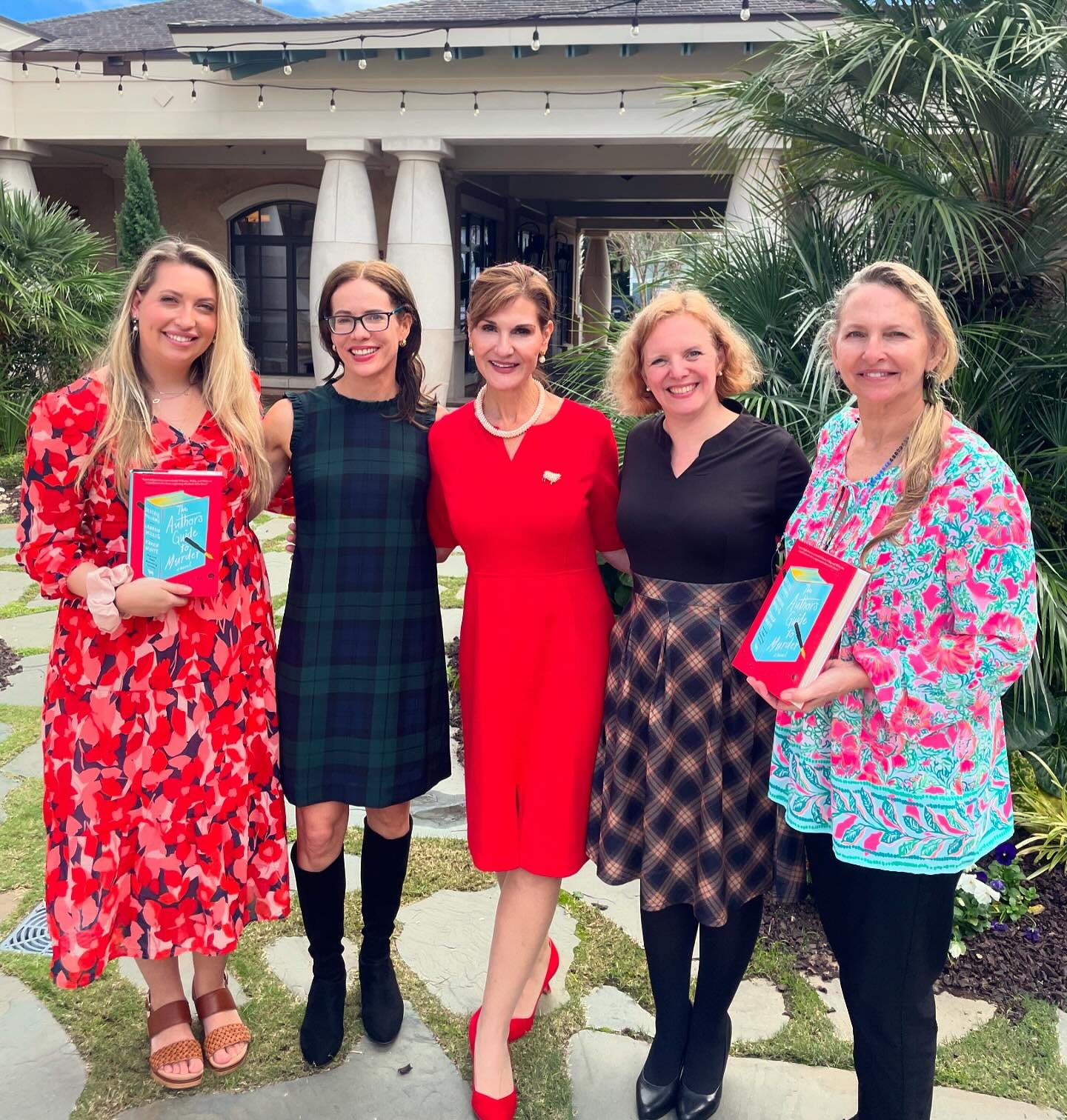 Yesterday we had the best time at our Litchfield Books Exclusive Author Event with the fabulous, stylish, hilarious, and extremely talented Team W ladies: NY Times Bestselling Authors Beatriz Williams, Karen White, and Lauren Willig! 

Swipe ➡️to hea